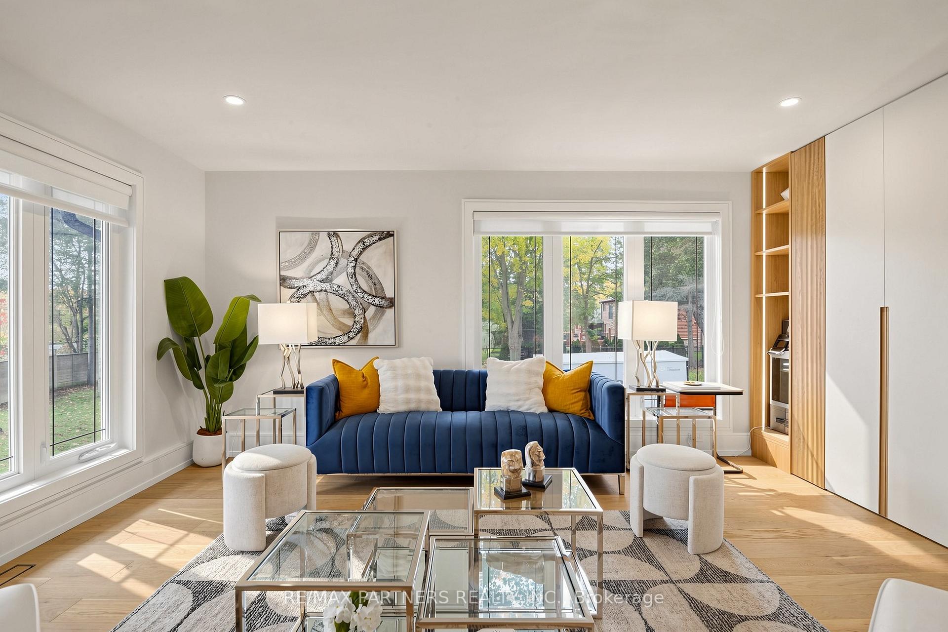 Photo 9 of 52 Berkeley Court, Markham, Unionville — HOMEH