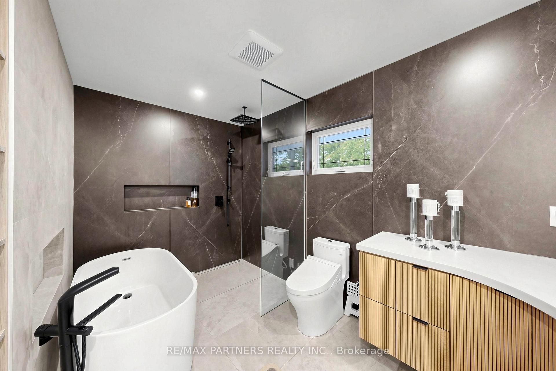 Photo 18 of 52 Berkeley Court, Markham, Unionville — HOMEH