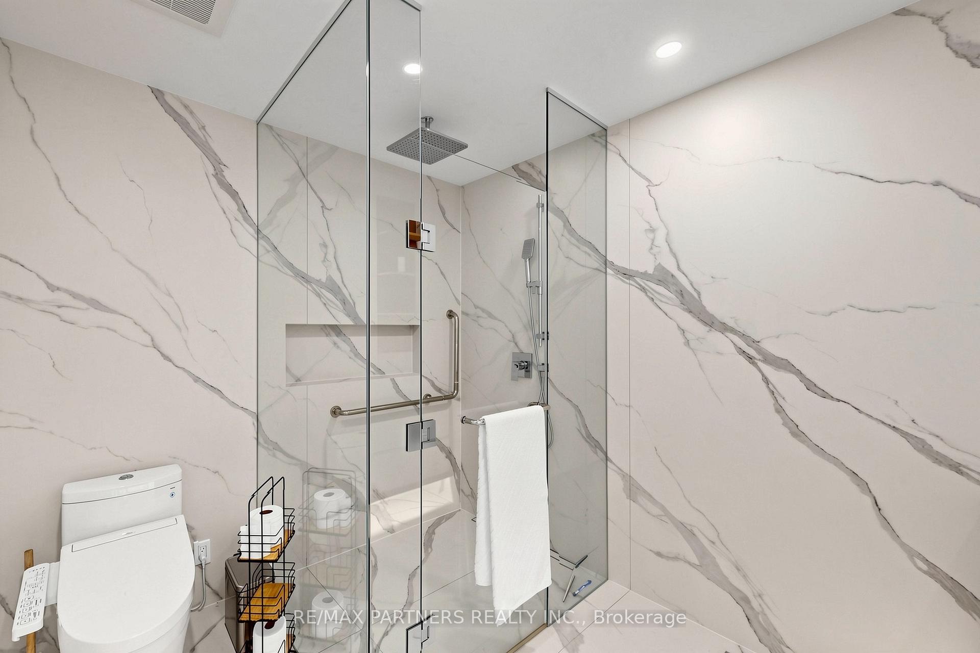 Photo 24 of 52 Berkeley Court, Markham, Unionville — HOMEH