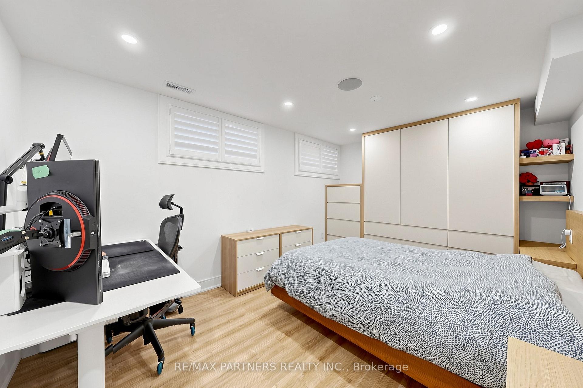 Photo 32 of 52 Berkeley Court, Markham, Unionville — HOMEH