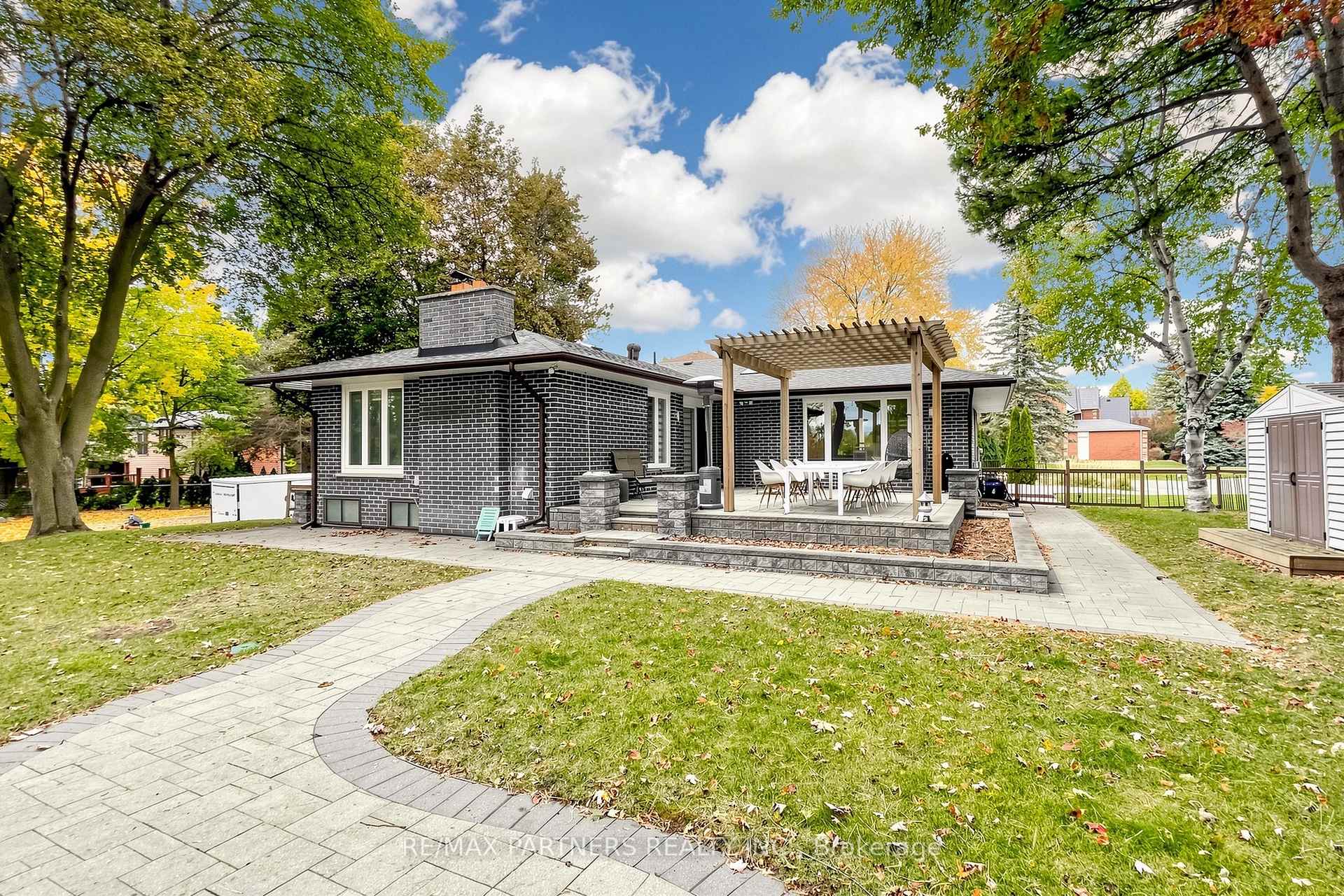 Photo 38 of 52 Berkeley Court, Markham, Unionville — HOMEH