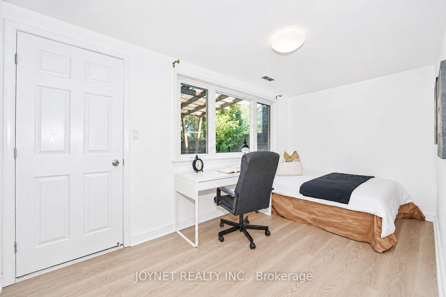 Photo 8 of 42 Brucedale Crescent, North York, Bayview Village — HOMEH