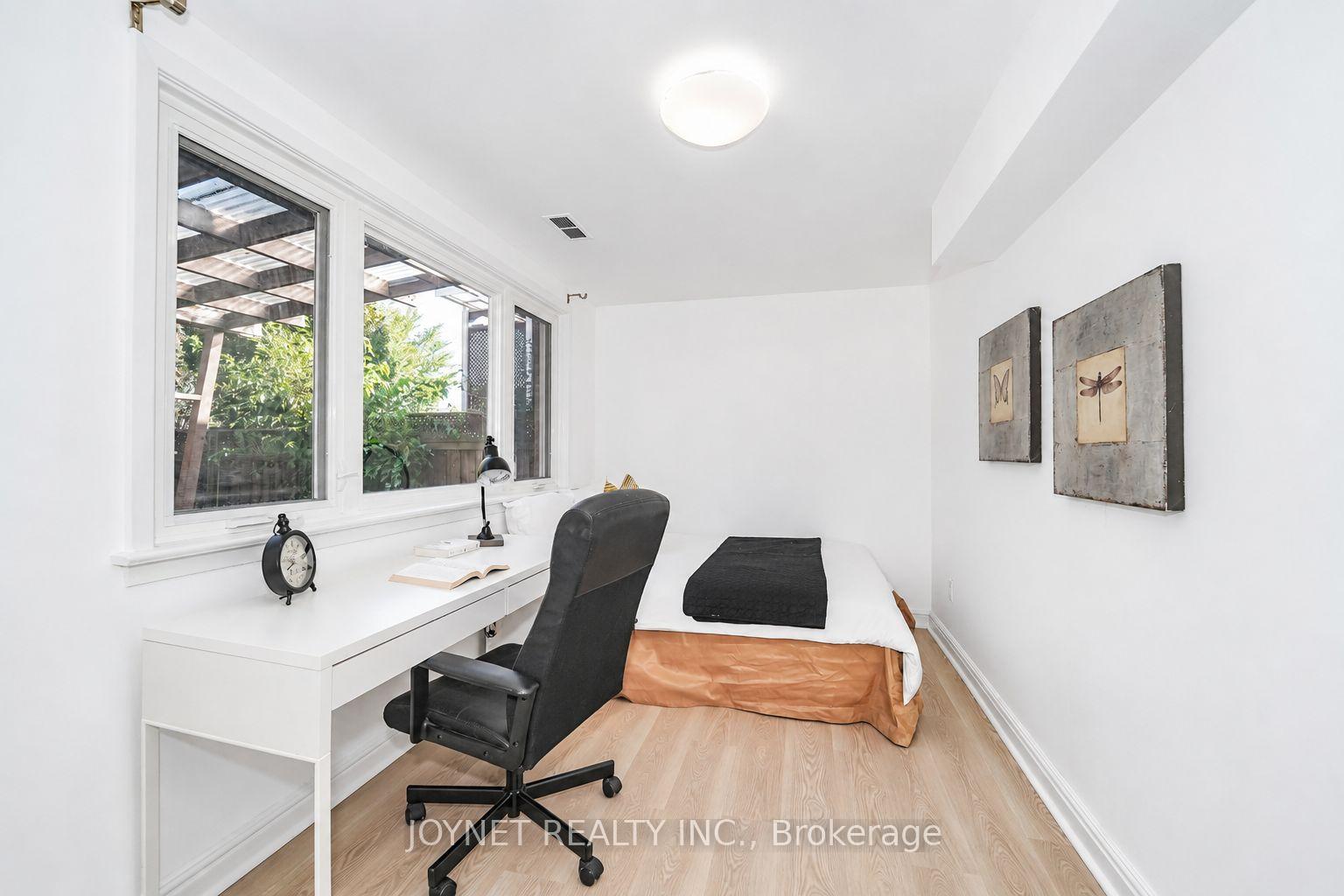 Photo 10 of 42 Brucedale Crescent, North York, Bayview Village — HOMEH