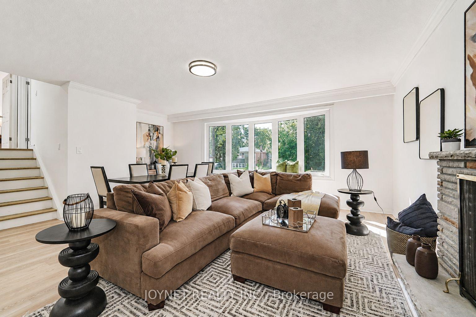 Photo 11 of 42 Brucedale Crescent, North York, Bayview Village — HOMEH