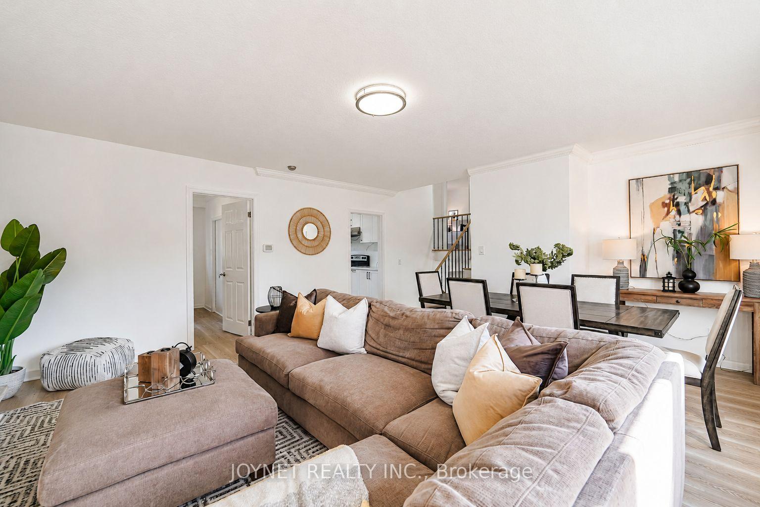 Photo 12 of 42 Brucedale Crescent, North York, Bayview Village — HOMEH