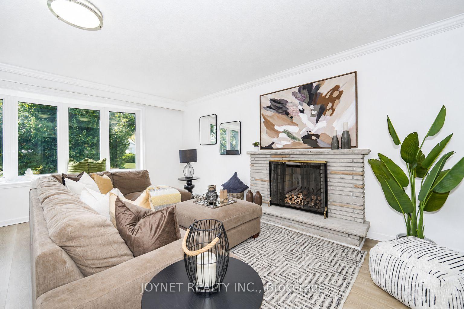 Photo 15 of 42 Brucedale Crescent, North York, Bayview Village — HOMEH