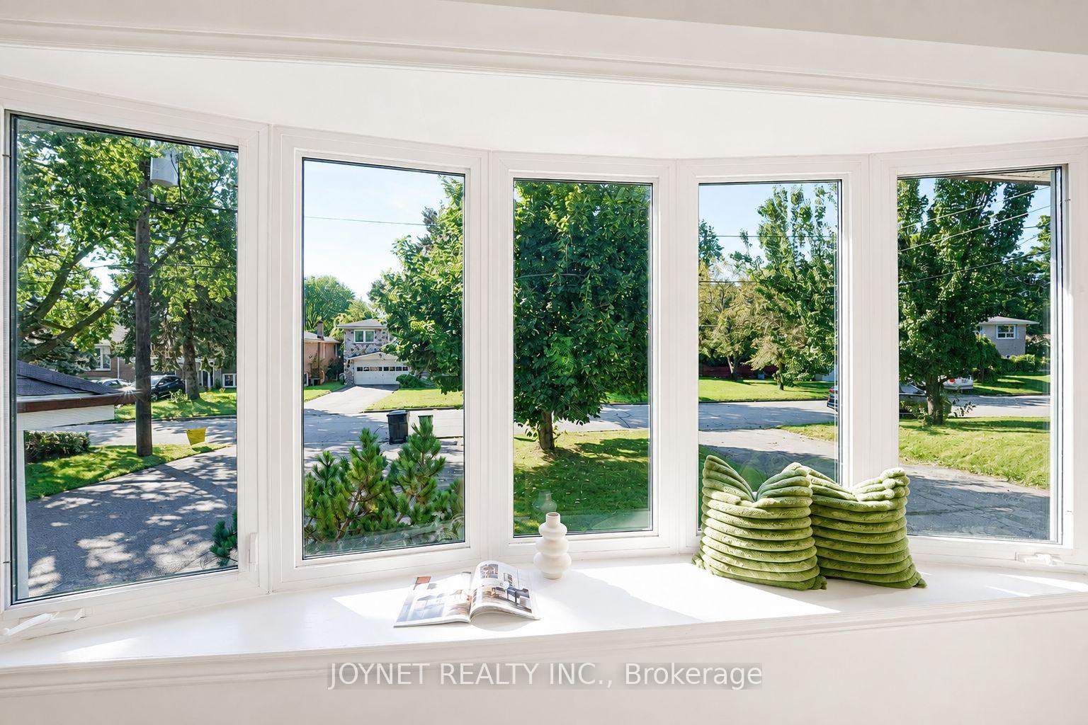 Photo 17 of 42 Brucedale Crescent, North York, Bayview Village — HOMEH