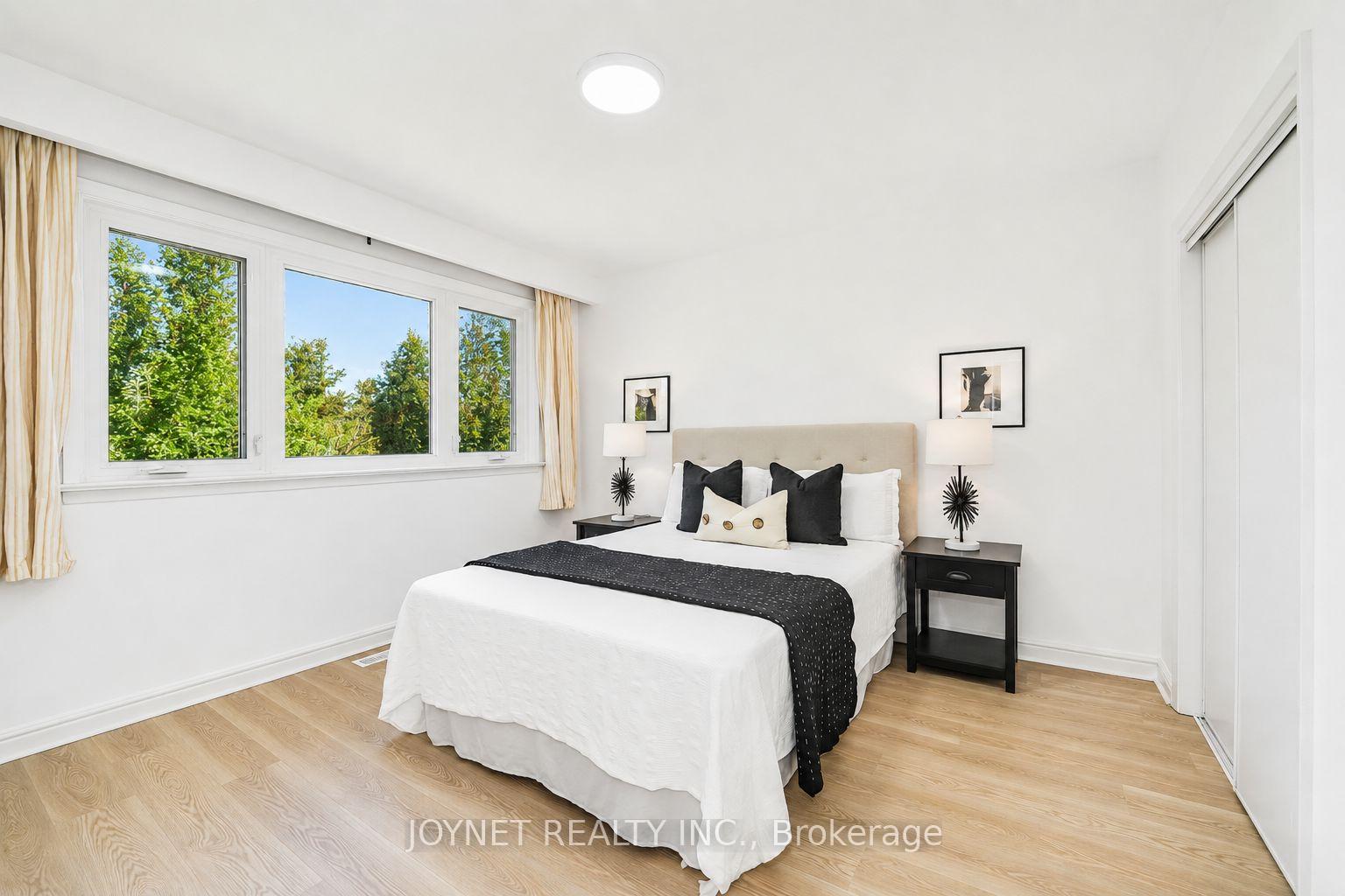 Photo 22 of 42 Brucedale Crescent, North York, Bayview Village — HOMEH