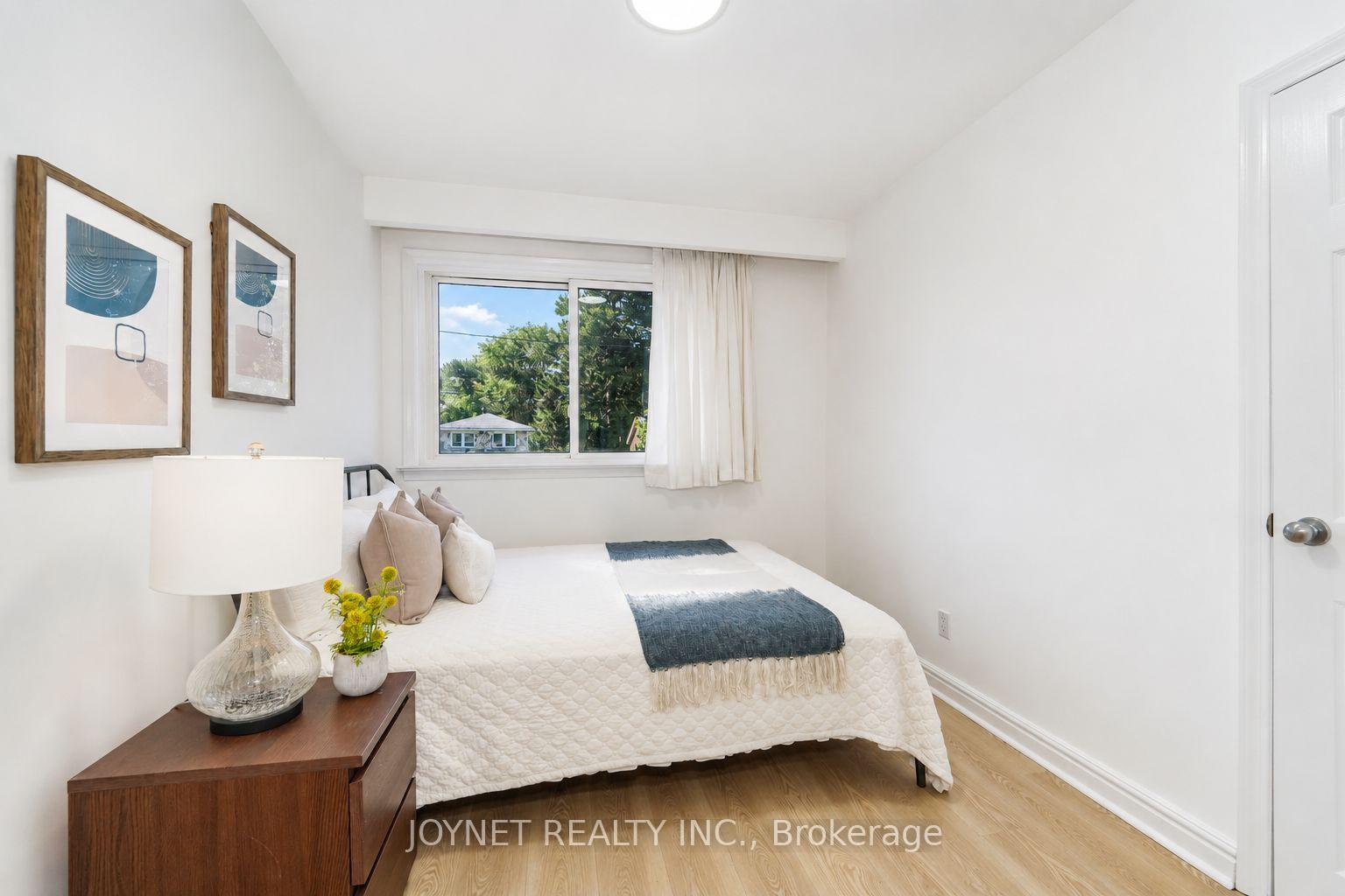 Photo 23 of 42 Brucedale Crescent, North York, Bayview Village — HOMEH