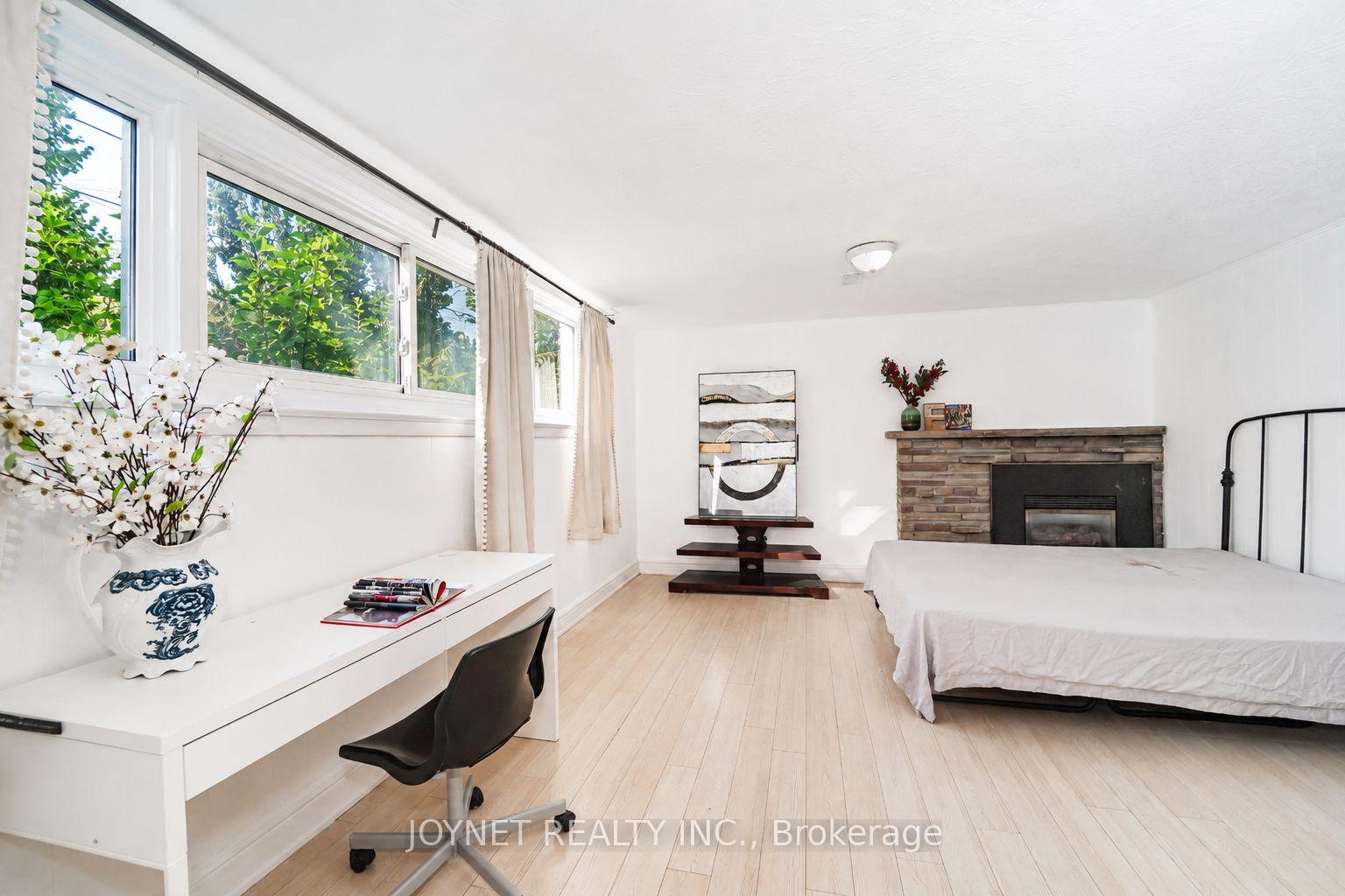 Photo 28 of 42 Brucedale Crescent, North York, Bayview Village — HOMEH