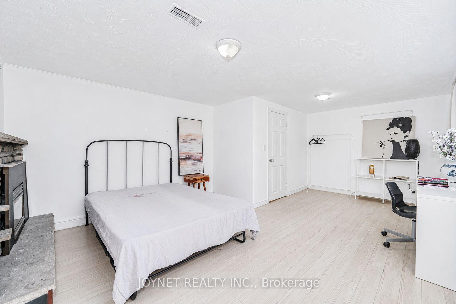 Photo 29 of 42 Brucedale Crescent, North York, Bayview Village — HOMEH