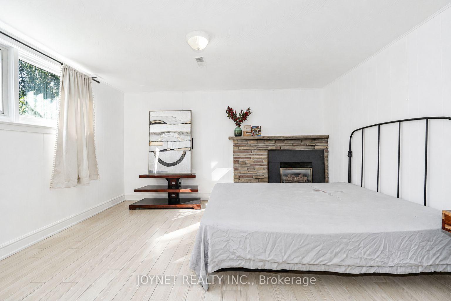 Photo 30 of 42 Brucedale Crescent, North York, Bayview Village — HOMEH