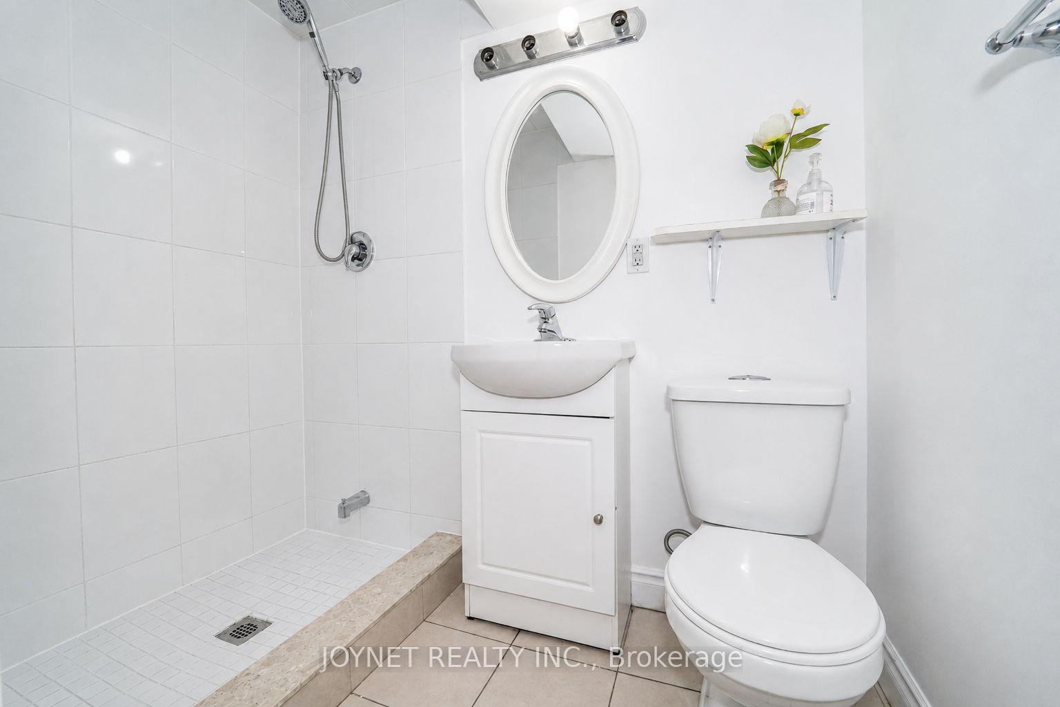 Photo 31 of 42 Brucedale Crescent, North York, Bayview Village — HOMEH