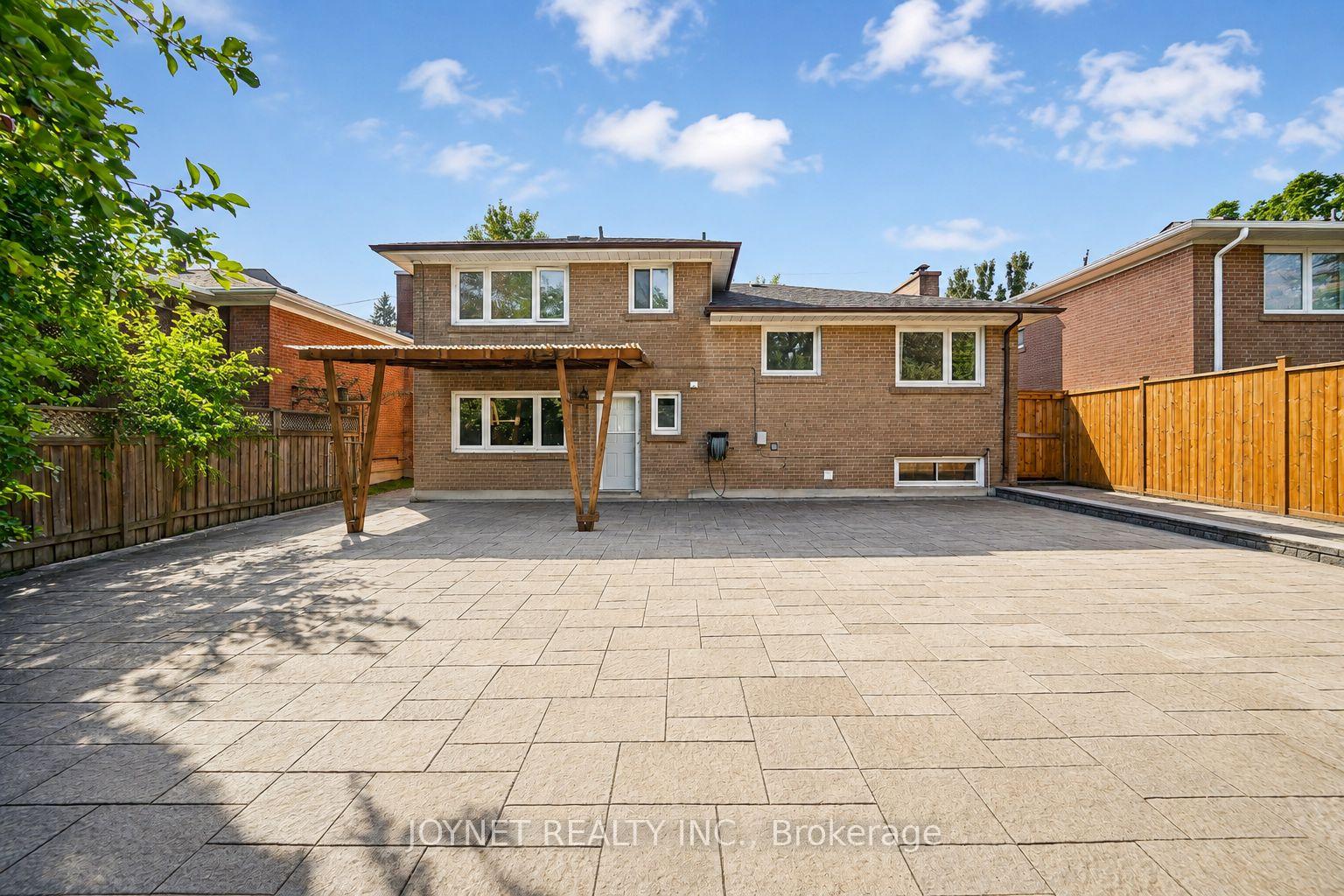 Photo 32 of 42 Brucedale Crescent, North York, Bayview Village — HOMEH