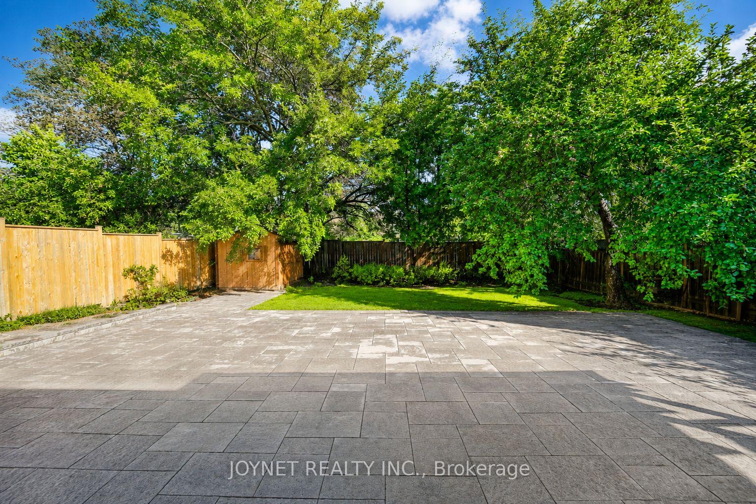 Photo 33 of 42 Brucedale Crescent, North York, Bayview Village — HOMEH