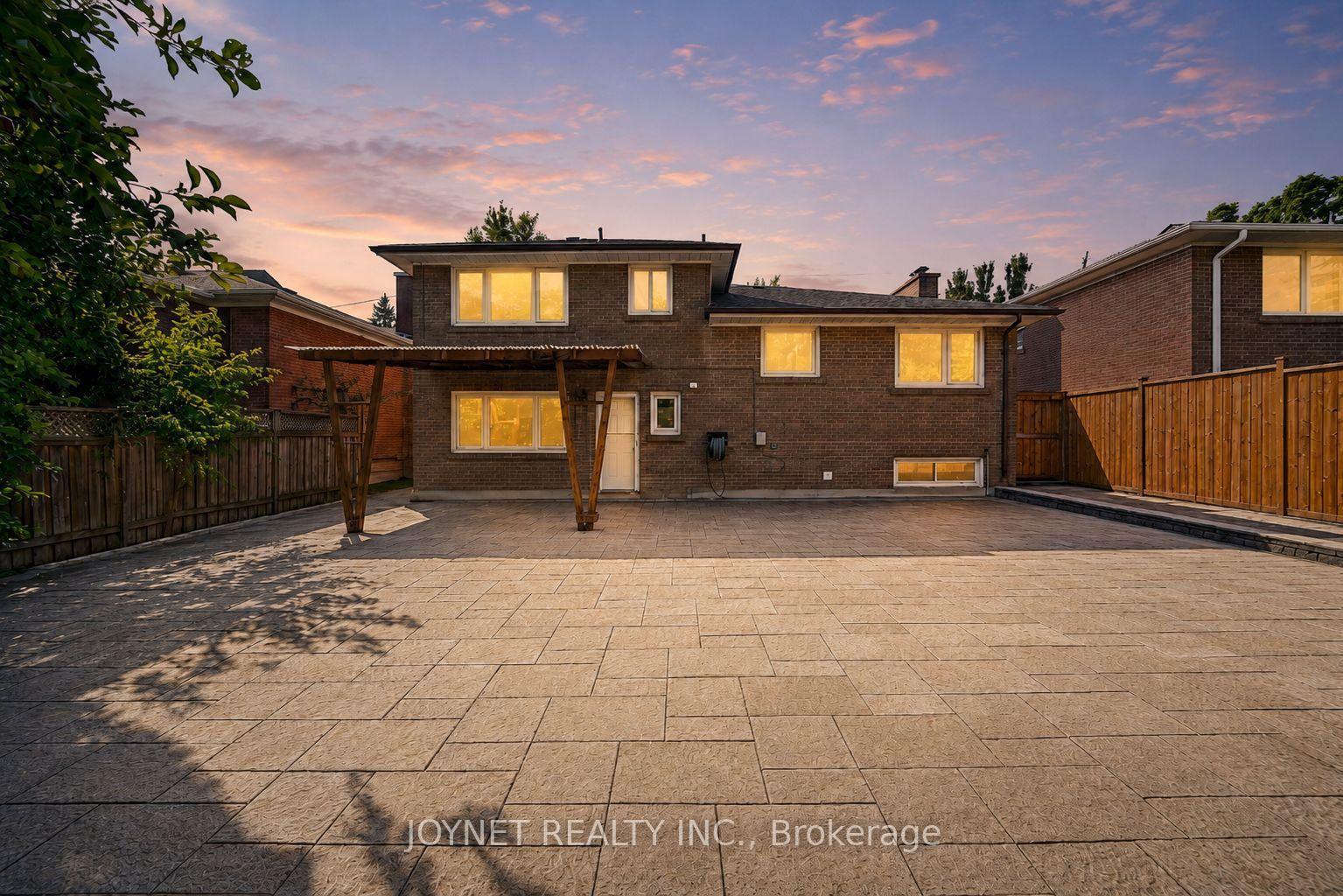 Photo 34 of 42 Brucedale Crescent, North York, Bayview Village — HOMEH