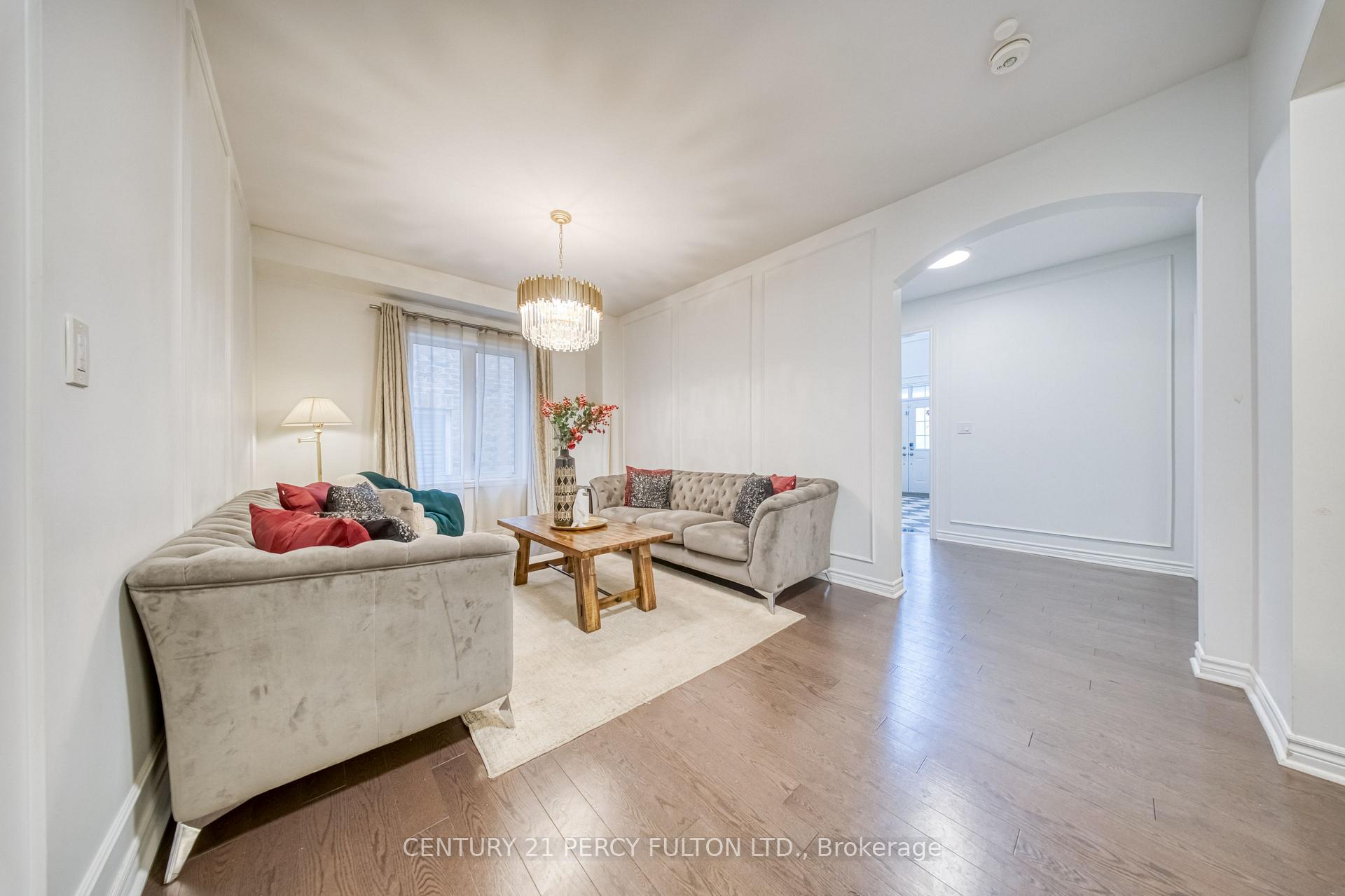 Photo 9 of 937 Greenhill Avenue, Oshawa, Taunton — HOMEH