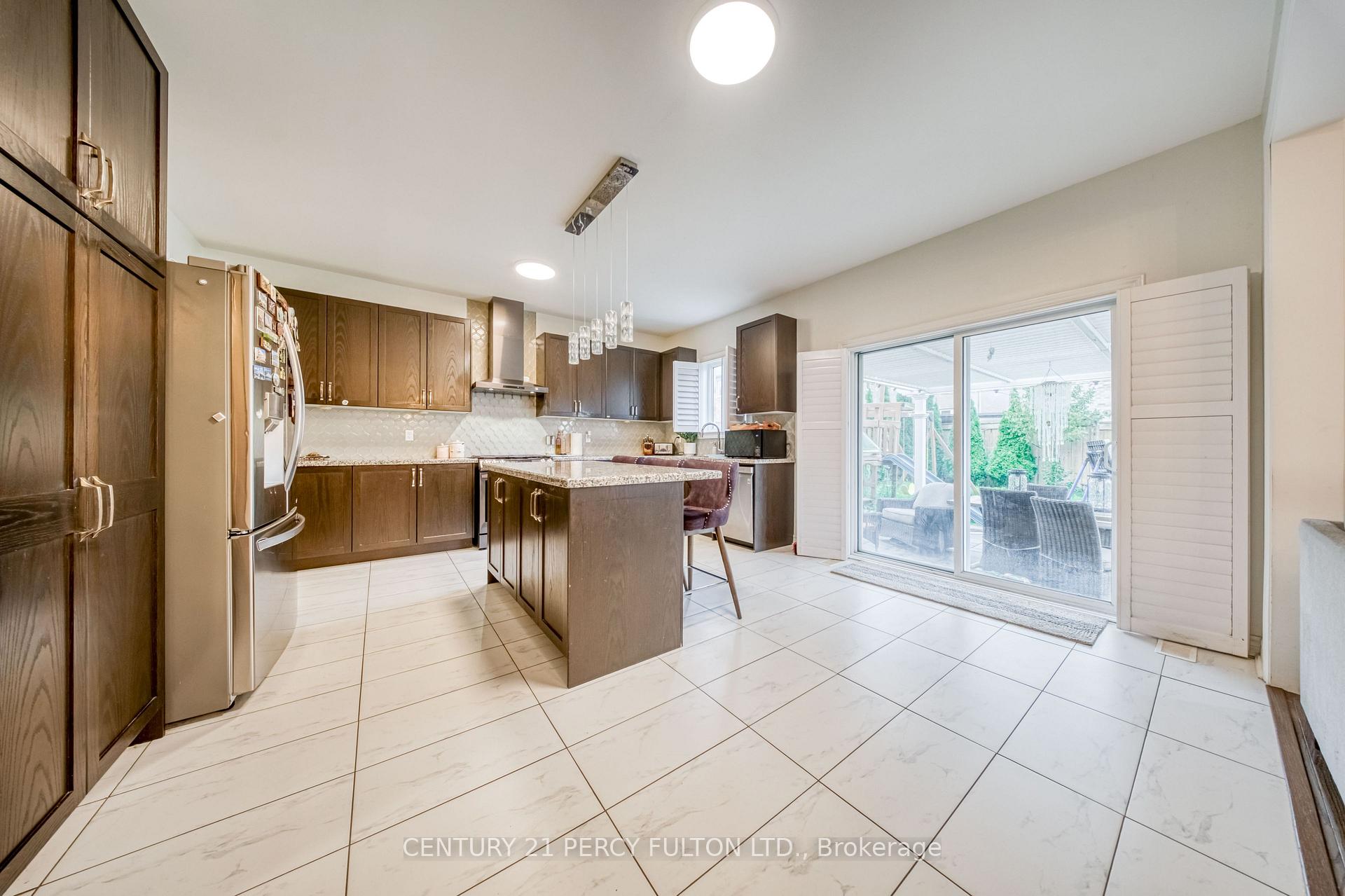 Photo 14 of 937 Greenhill Avenue, Oshawa, Taunton — HOMEH