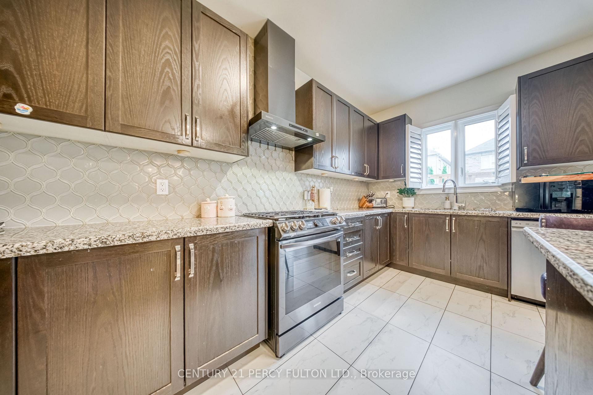 Photo 17 of 937 Greenhill Avenue, Oshawa, Taunton — HOMEH