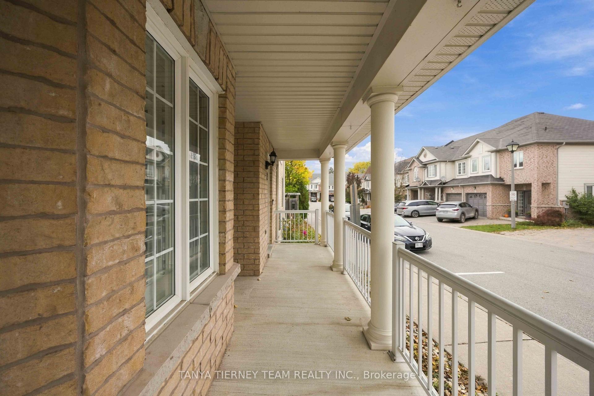 Photo 4 of 2 Delight Way, Whitby, Brooklin — HOMEH