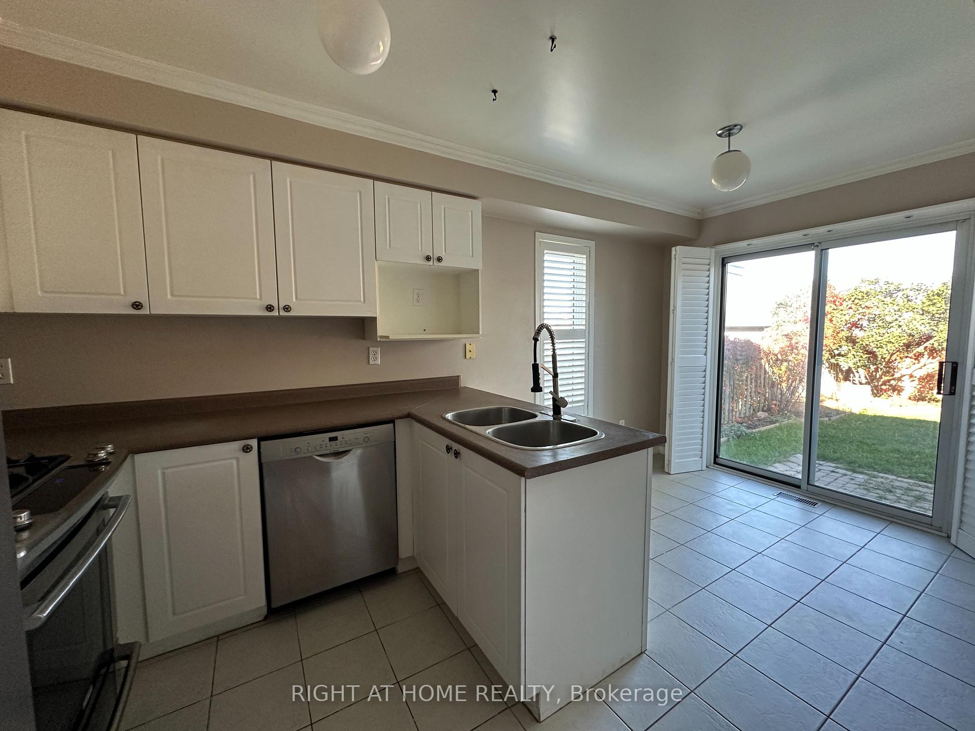 Photo 7 of 50 Blacksmith Lane, Whitby, Williamsburg — HOMEH