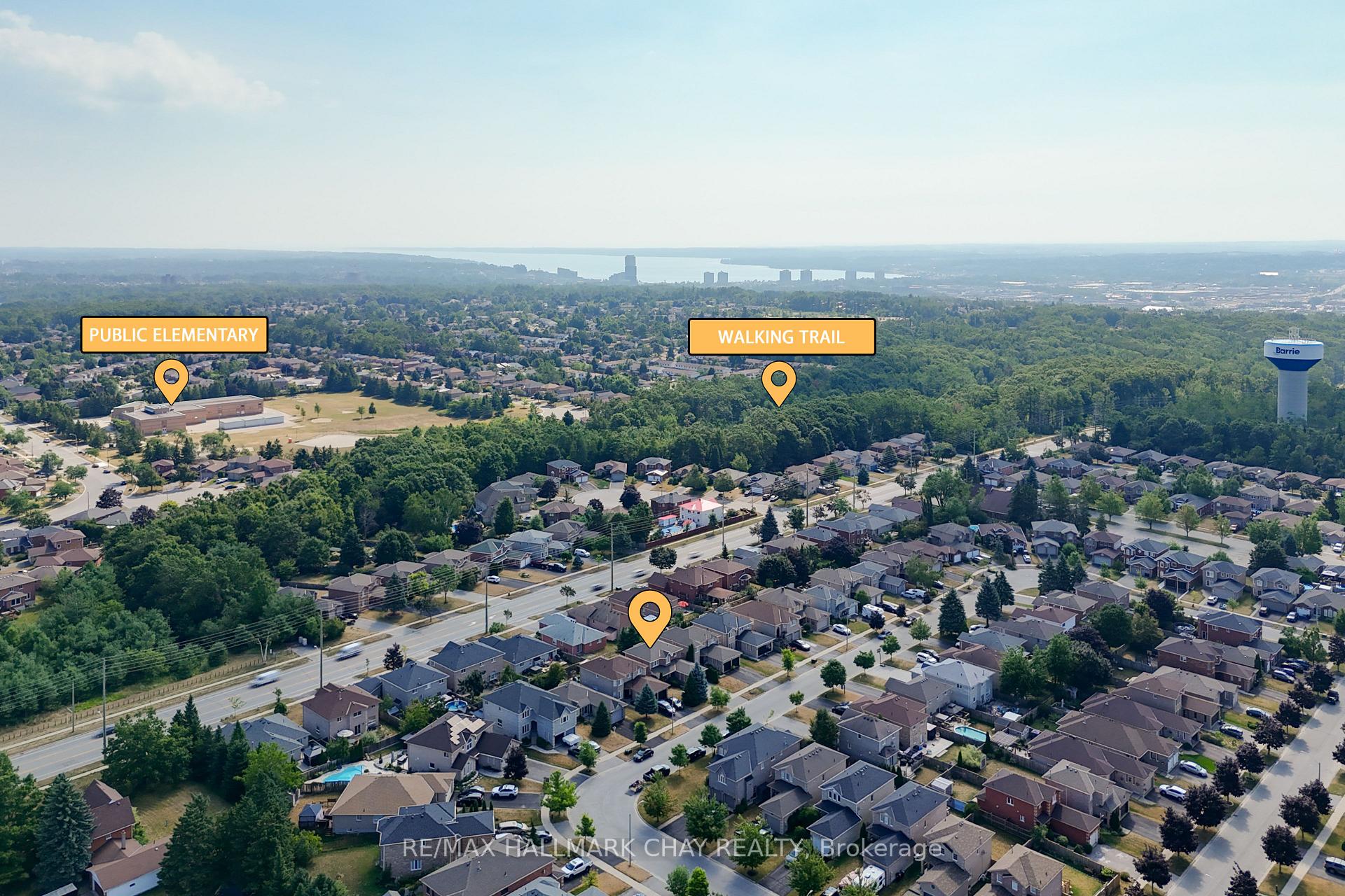 Photo 3 of 39 Lang Drive, Barrie, Northwest — HOMEH