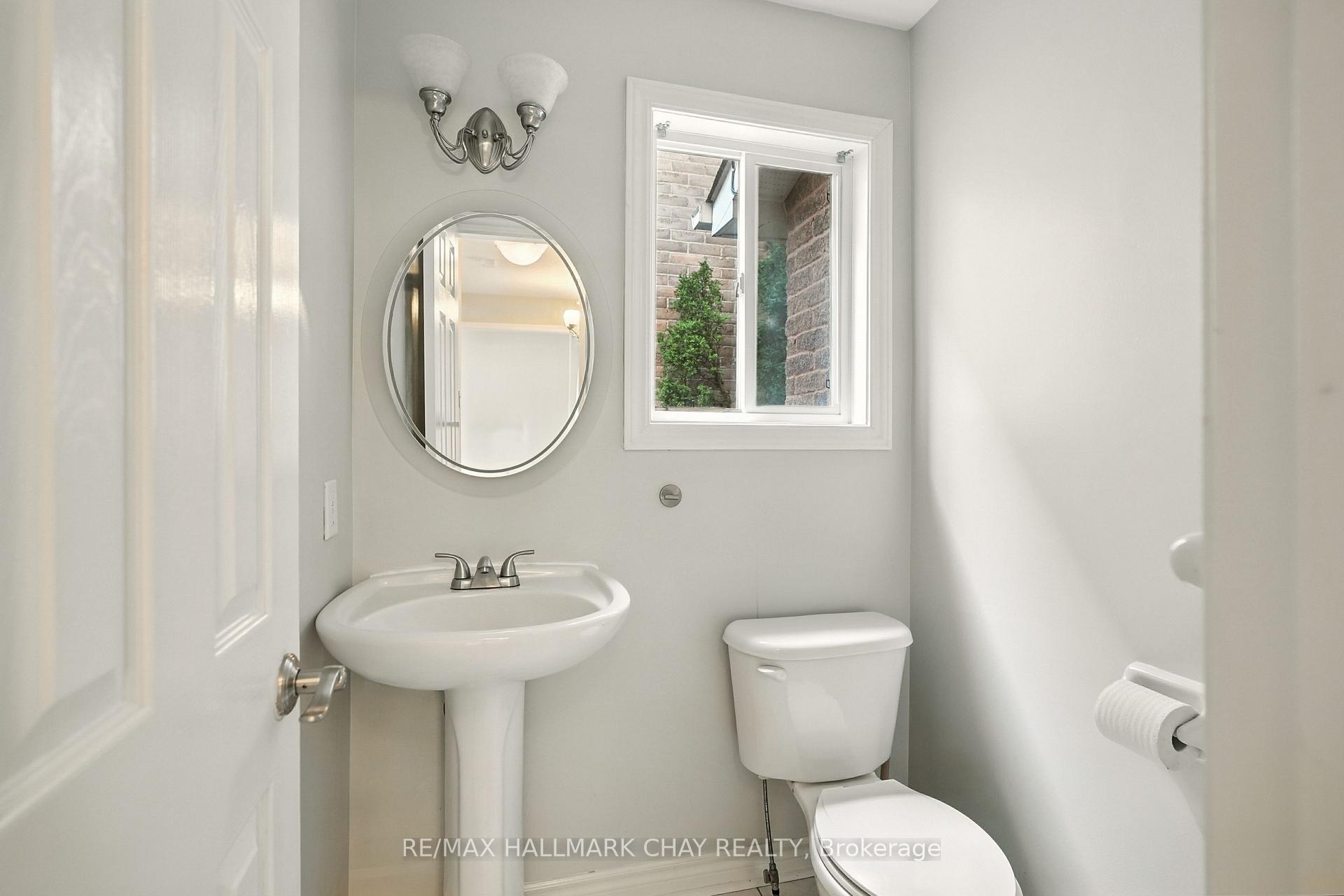 Photo 10 of 39 Lang Drive, Barrie, Northwest — HOMEH