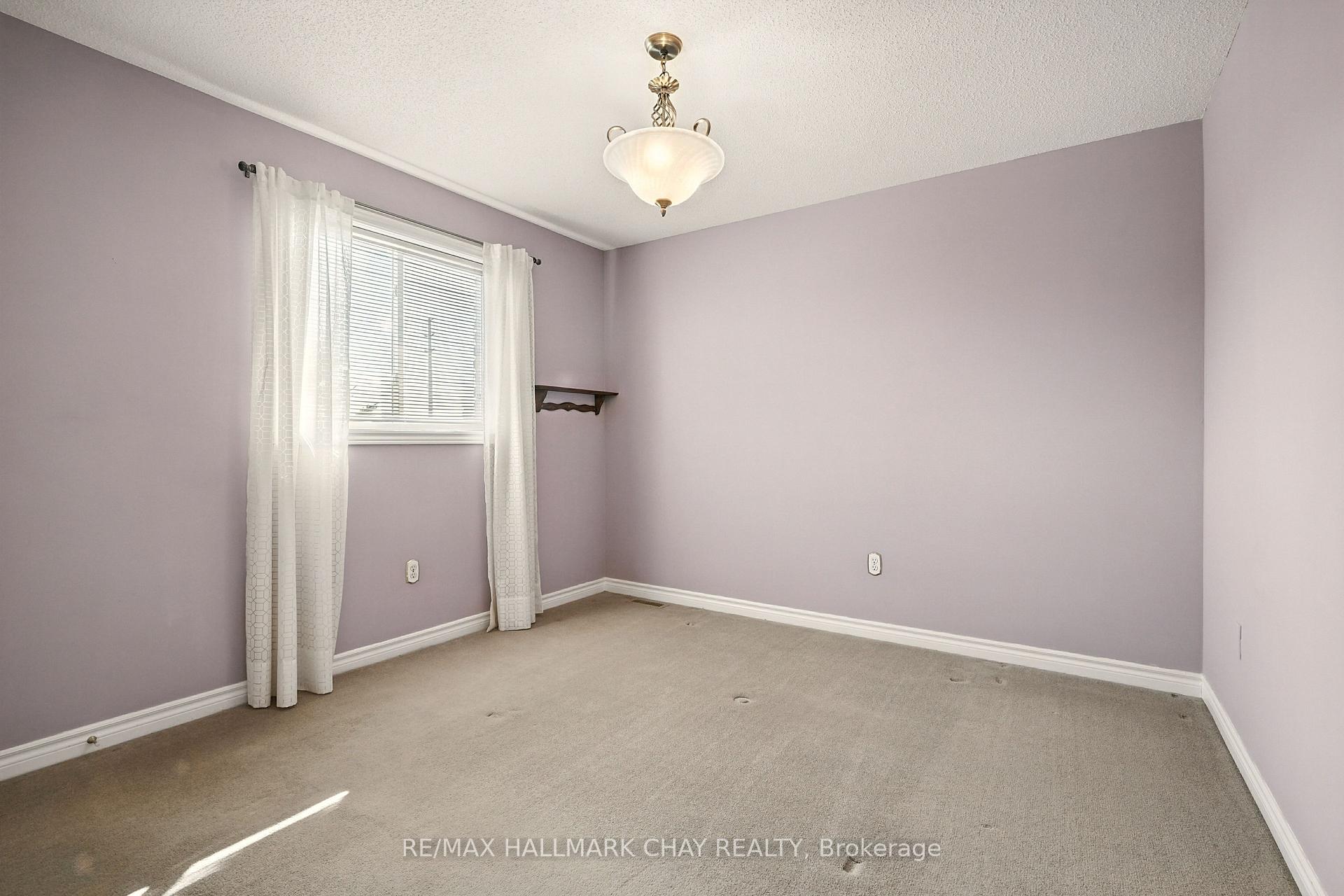 Photo 11 of 39 Lang Drive, Barrie, Northwest — HOMEH