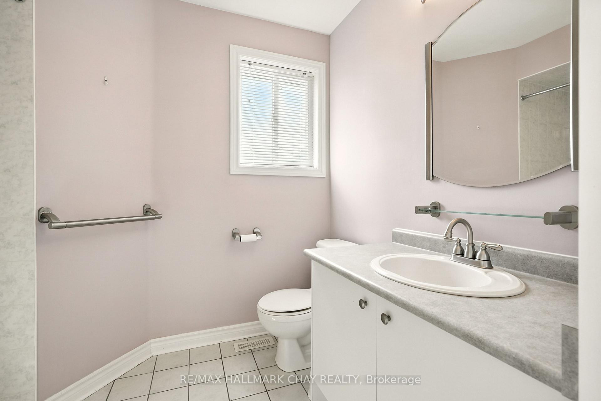 Photo 12 of 39 Lang Drive, Barrie, Northwest — HOMEH