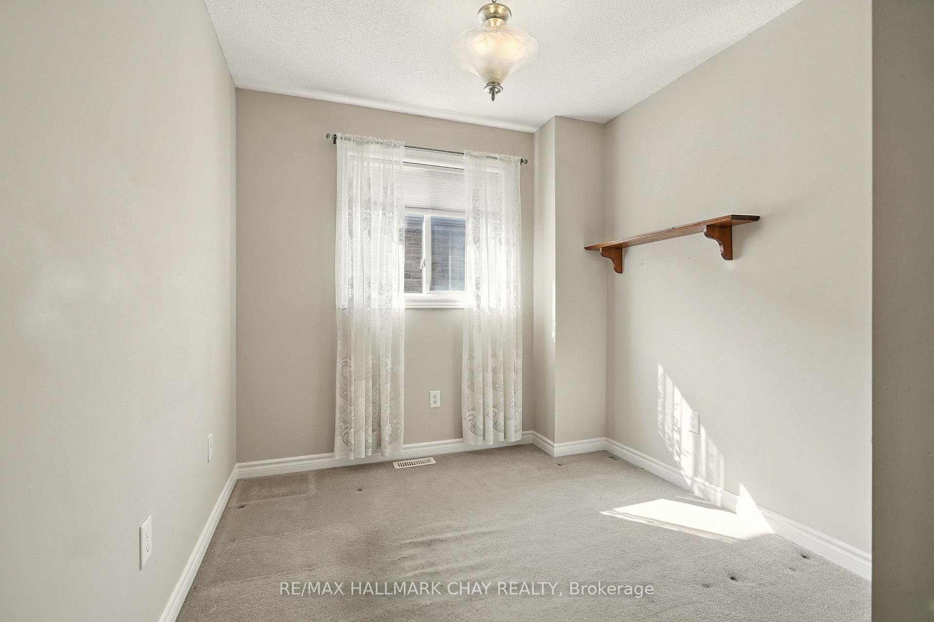 Photo 14 of 39 Lang Drive, Barrie, Northwest — HOMEH
