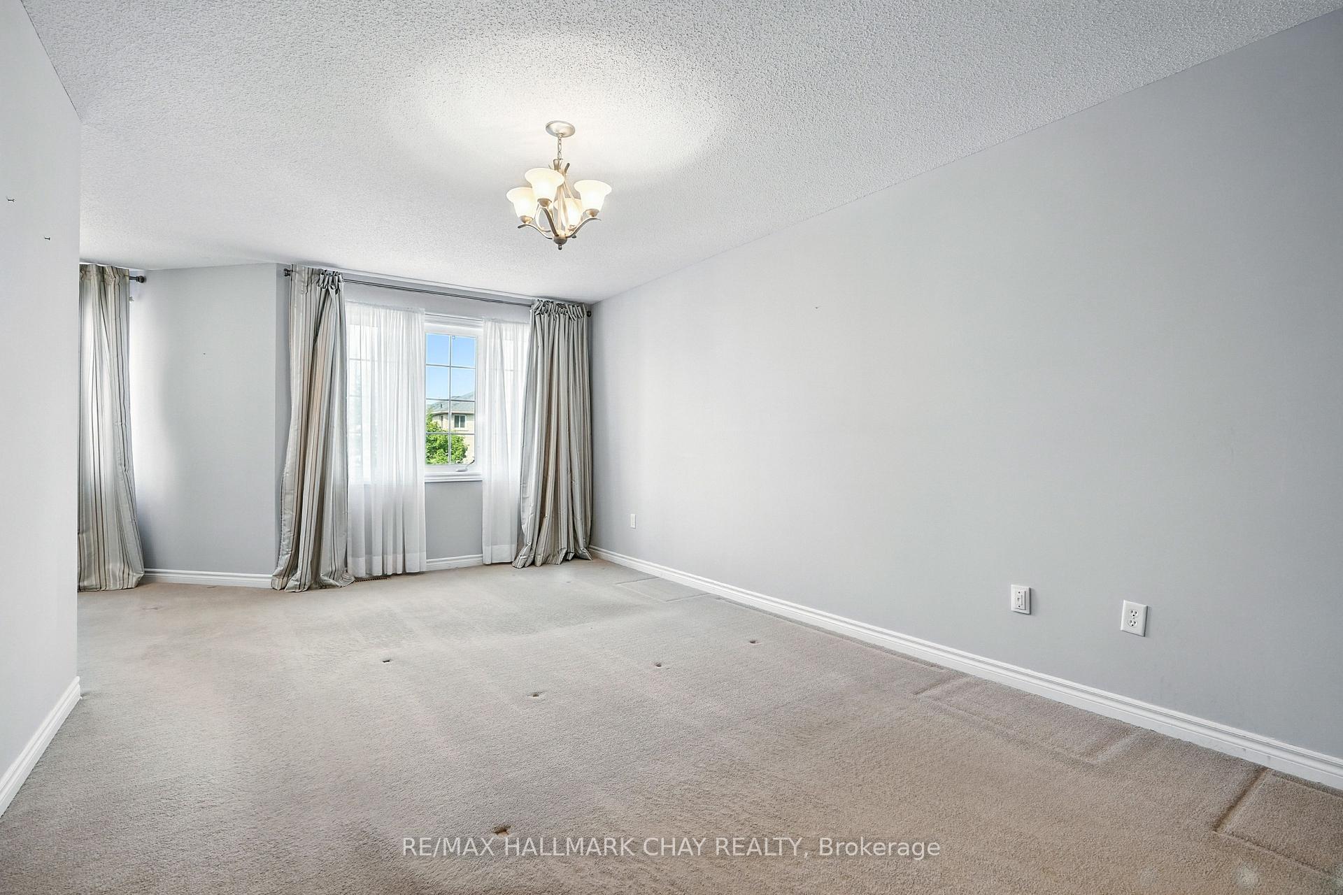 Photo 15 of 39 Lang Drive, Barrie, Northwest — HOMEH