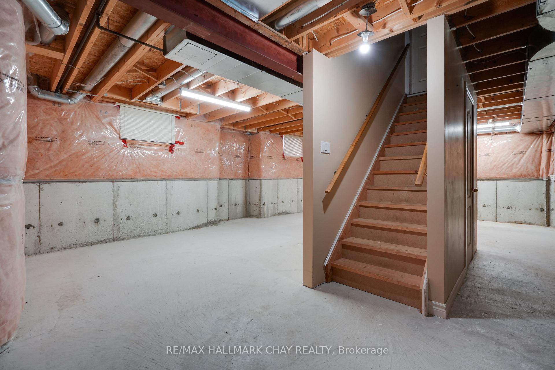 Photo 19 of 39 Lang Drive, Barrie, Northwest — HOMEH