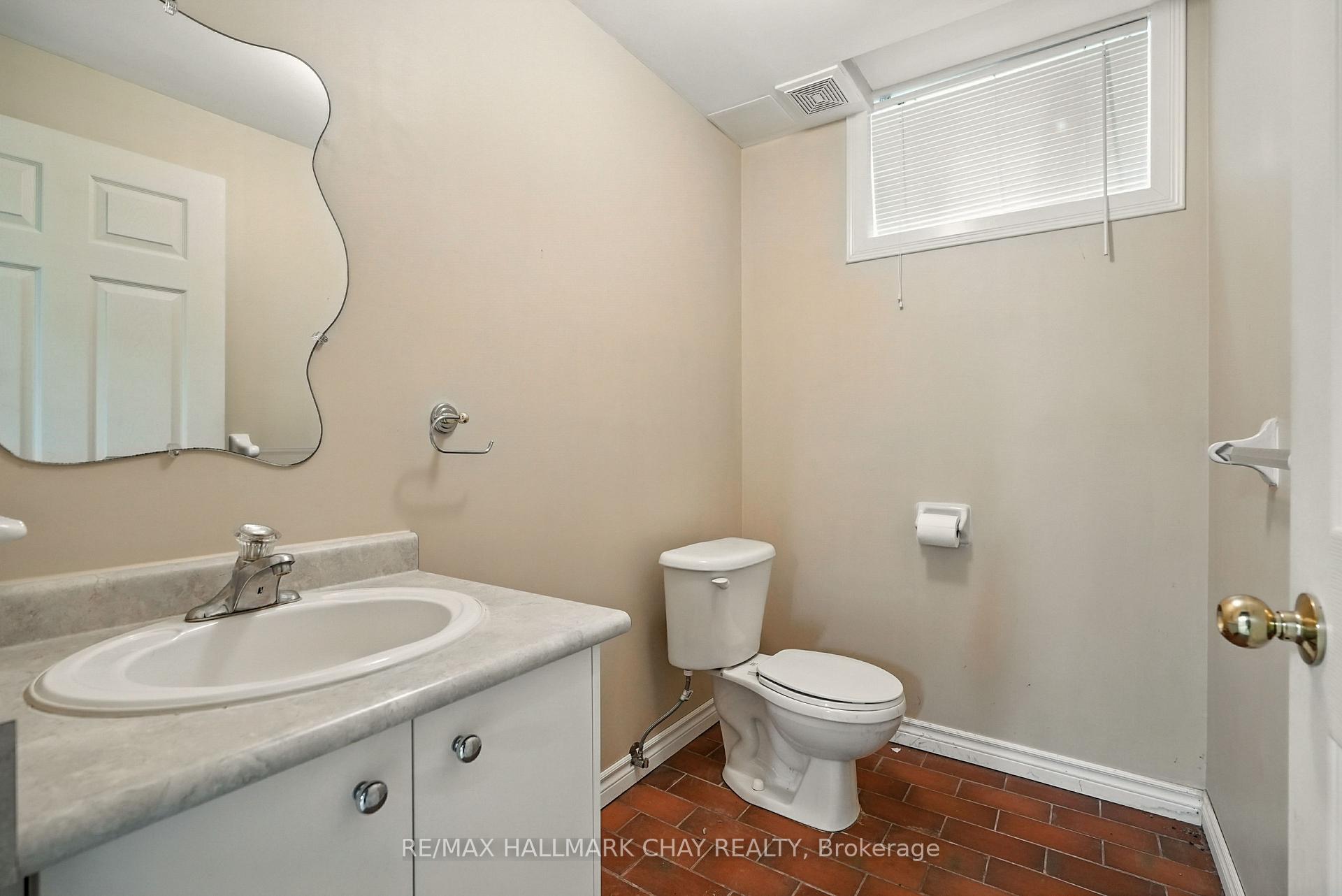 Photo 20 of 39 Lang Drive, Barrie, Northwest — HOMEH