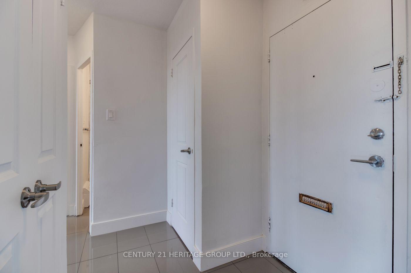 Photo 7 of Unit 510, 10 Garfella Drive, Etobicoke, Mount Olive-Silverstone-Jamestown — HOMEH