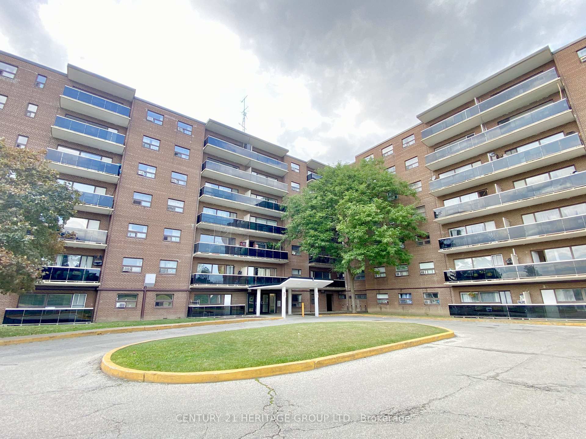 Photo 14 of Unit 510, 10 Garfella Drive, Etobicoke, Mount Olive-Silverstone-Jamestown — HOMEH