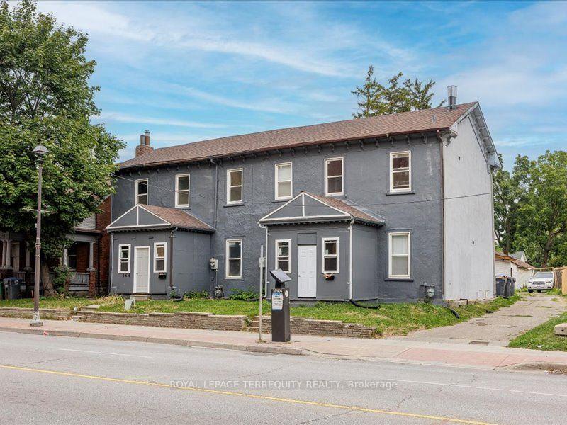 Photo 3 of Unit Flat #1, 164 Main Street, Brampton, Brampton North — HOMEH