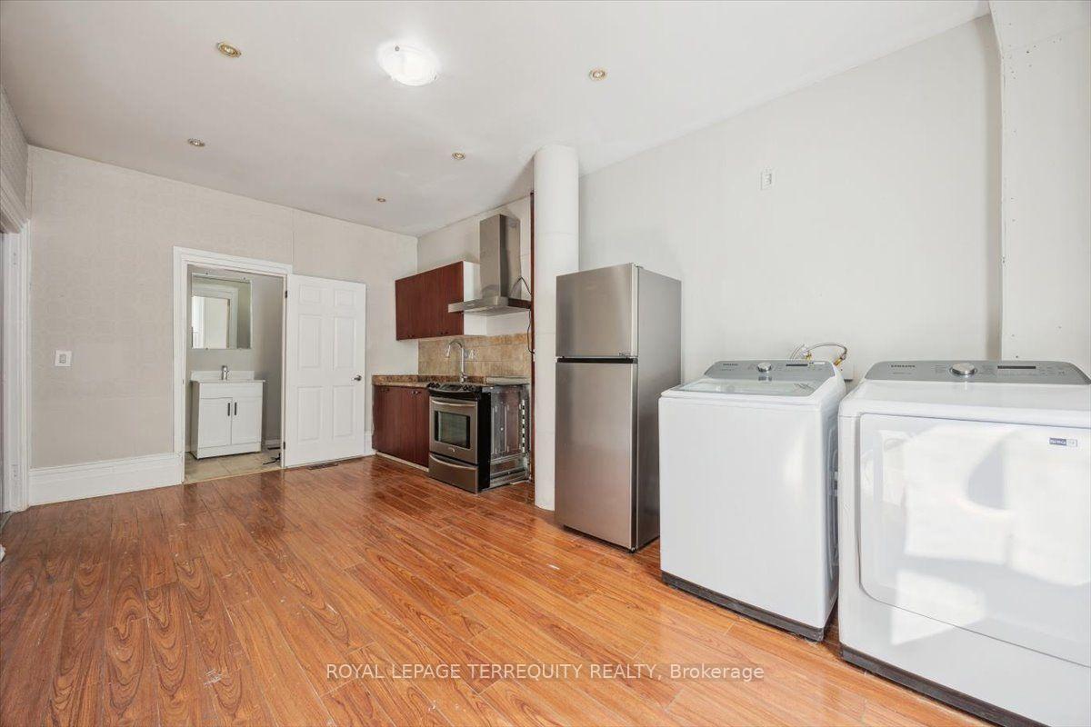 Photo 4 of Unit Flat #1, 164 Main Street, Brampton, Brampton North — HOMEH