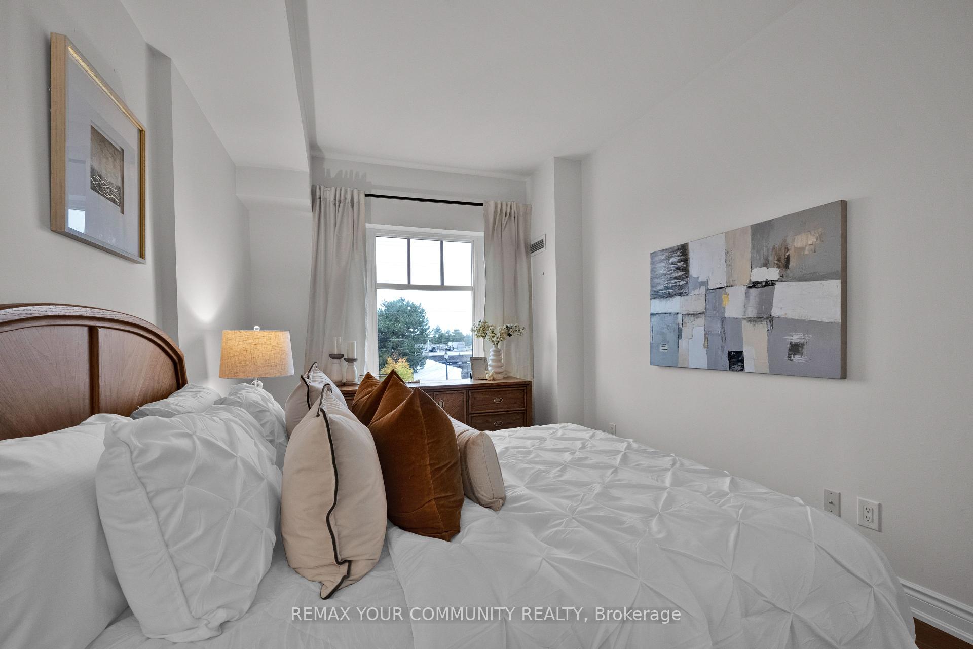 Photo 5 of Unit 224, 10211 Keele Street, Vaughan, Maple — HOMEH