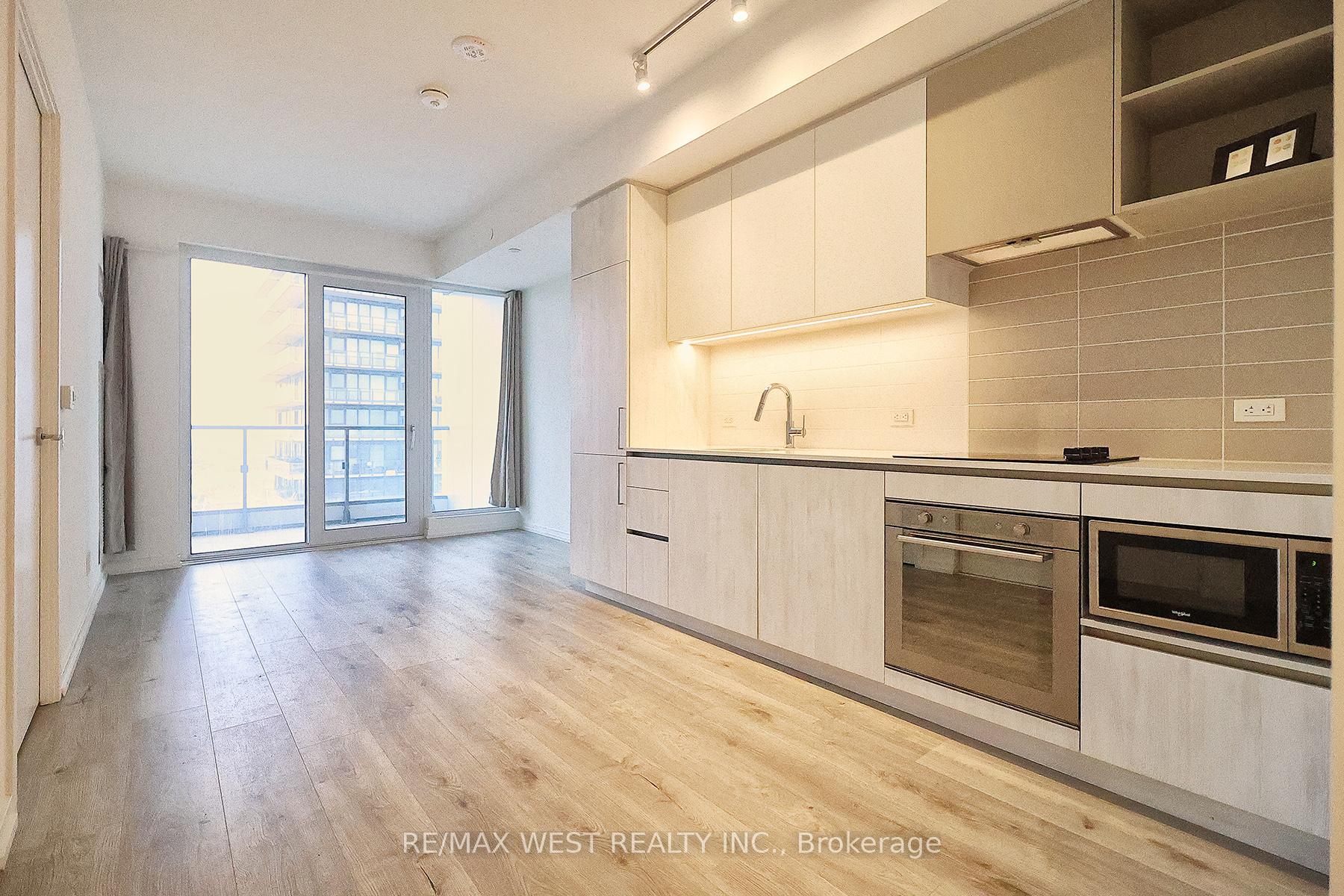 Photo of Unit 2009, 1000 Portage Parkway