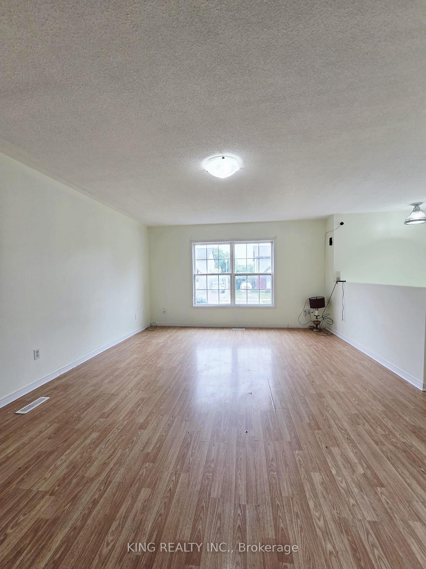 Photo 3 of 322 Fleming Drive, London, East D — HOMEH