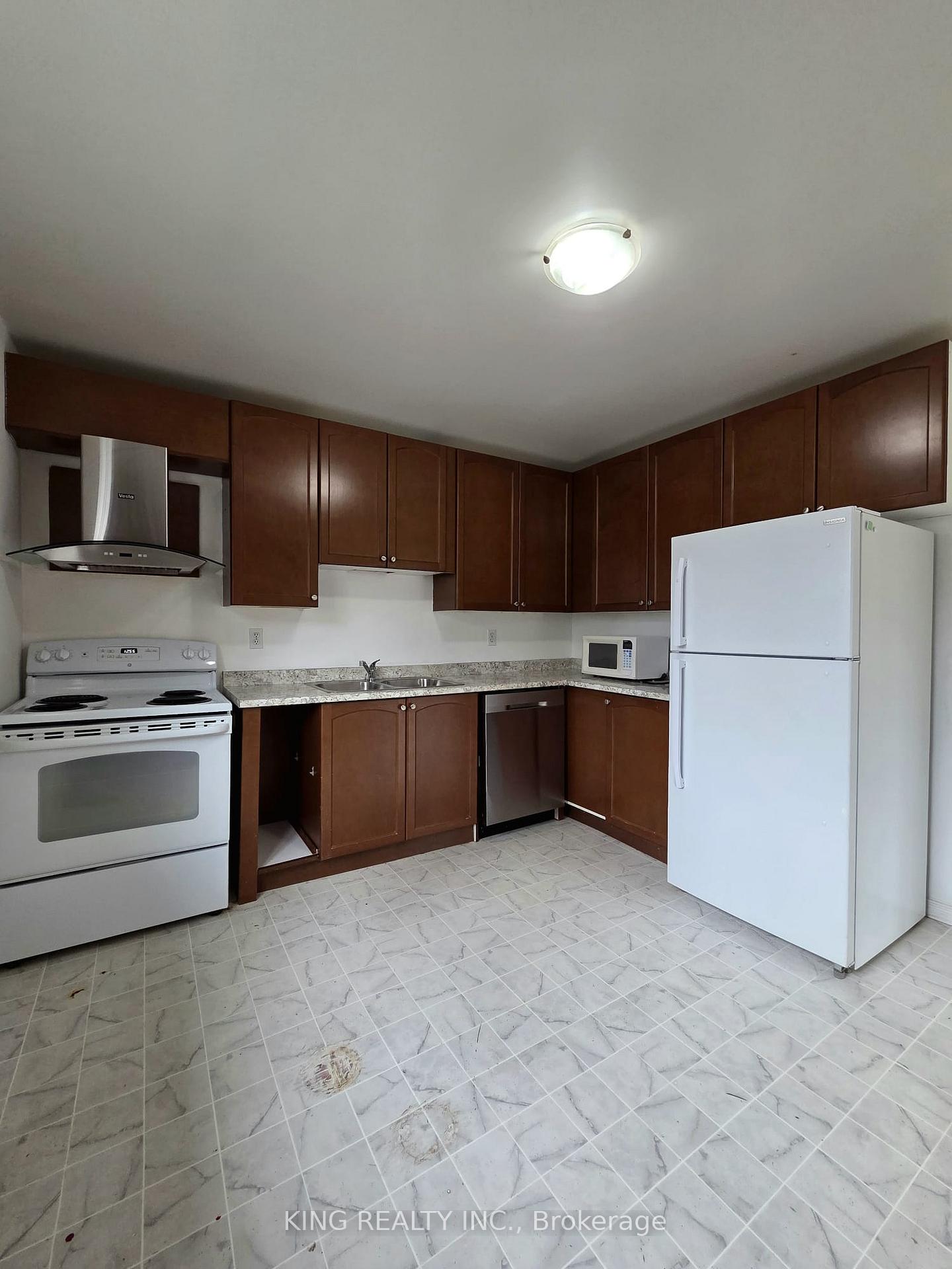 Photo 5 of 322 Fleming Drive, London, East D — HOMEH