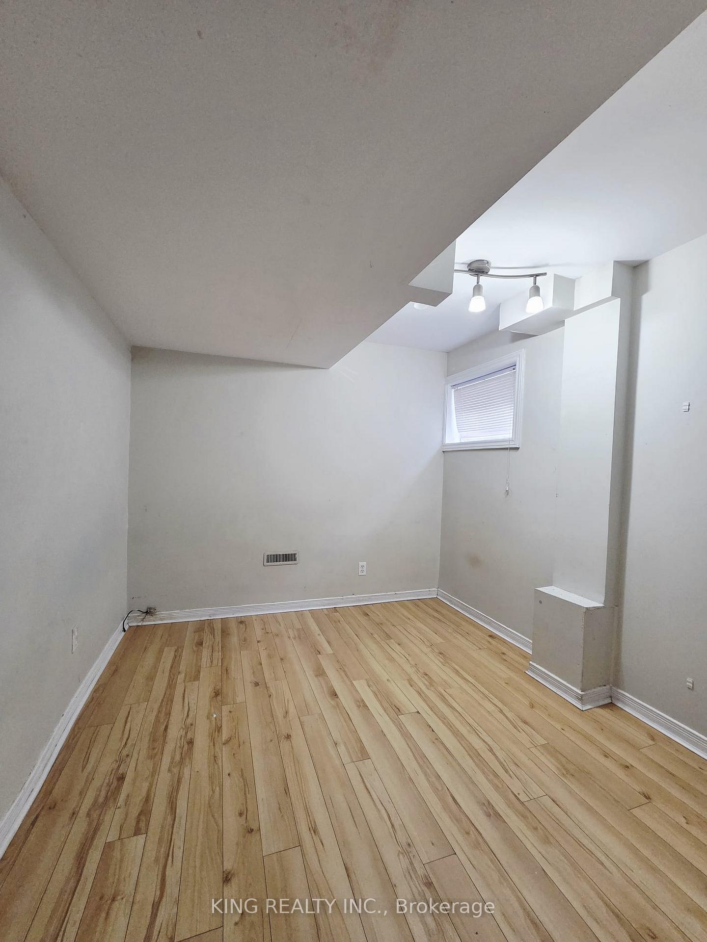 Photo 18 of 322 Fleming Drive, London, East D — HOMEH