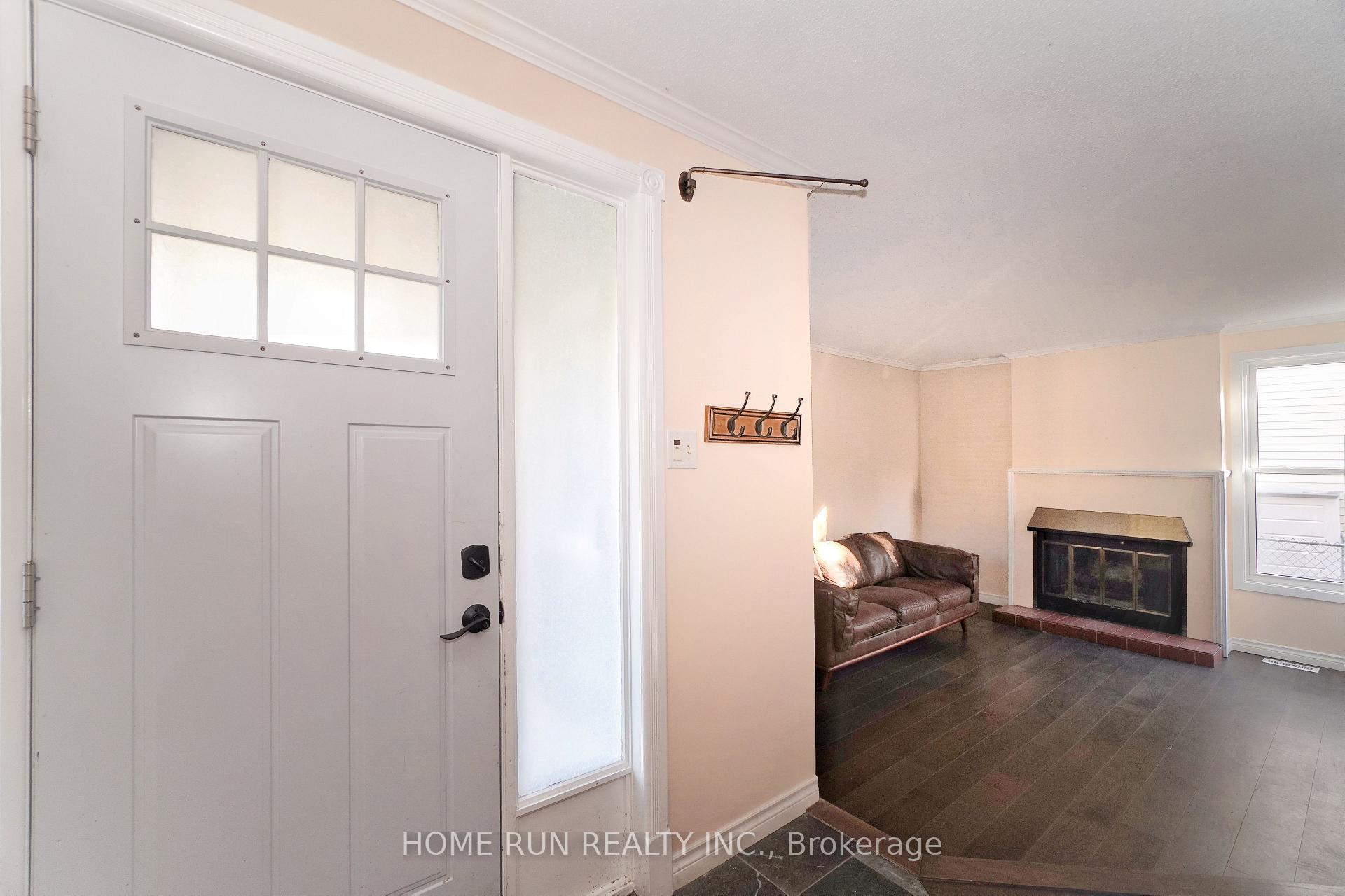 Photo 3 of 1484 Forest Valley Drive, Ottawa, Chapel Hill — HOMEH