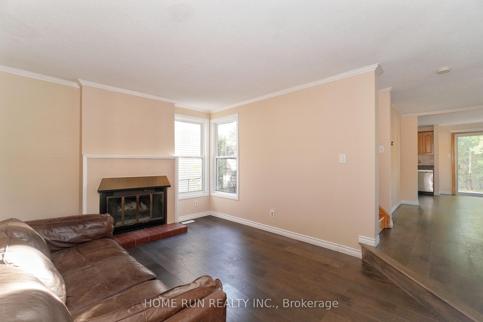 Photo 5 of 1484 Forest Valley Drive, Ottawa, Chapel Hill — HOMEH