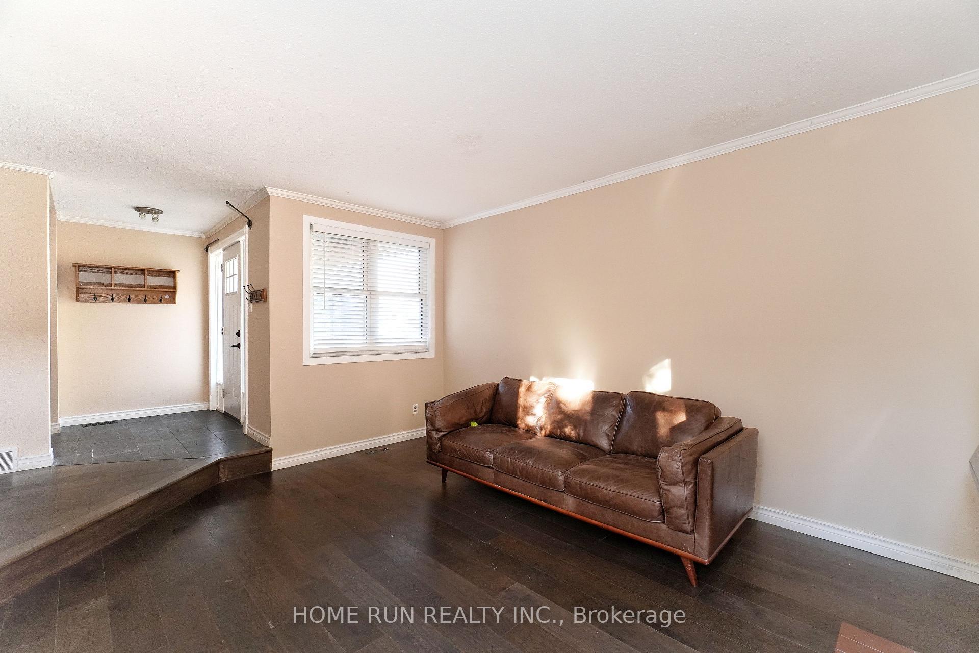 Photo 6 of 1484 Forest Valley Drive, Ottawa, Chapel Hill — HOMEH