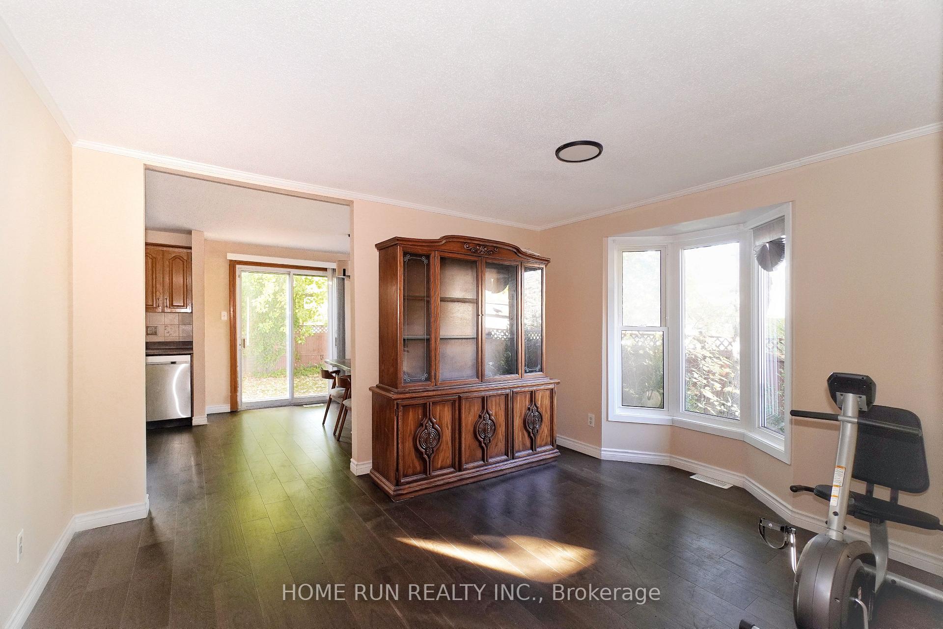Photo 8 of 1484 Forest Valley Drive, Ottawa, Chapel Hill — HOMEH