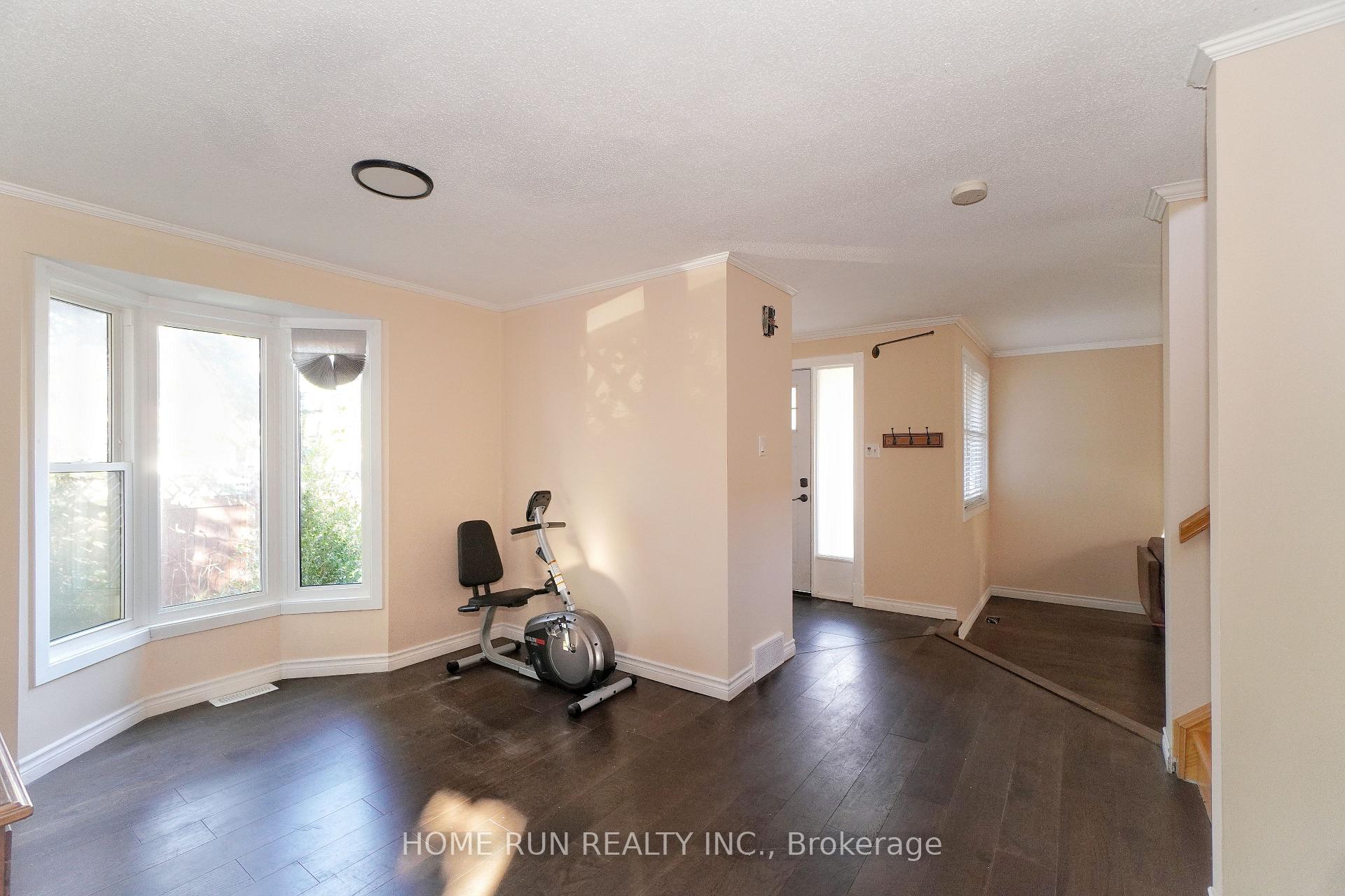 Photo 9 of 1484 Forest Valley Drive, Ottawa, Chapel Hill — HOMEH