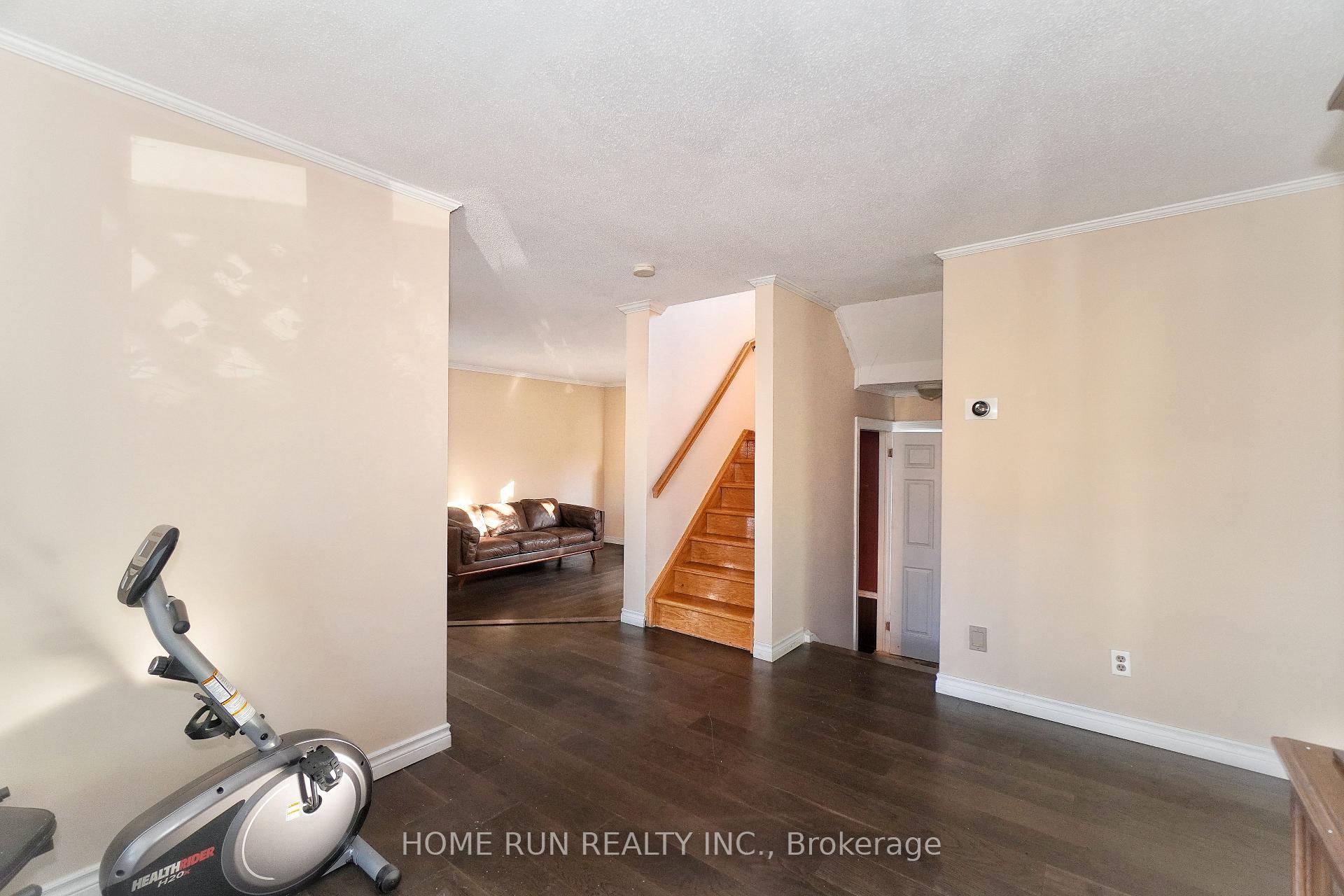 Photo 10 of 1484 Forest Valley Drive, Ottawa, Chapel Hill — HOMEH