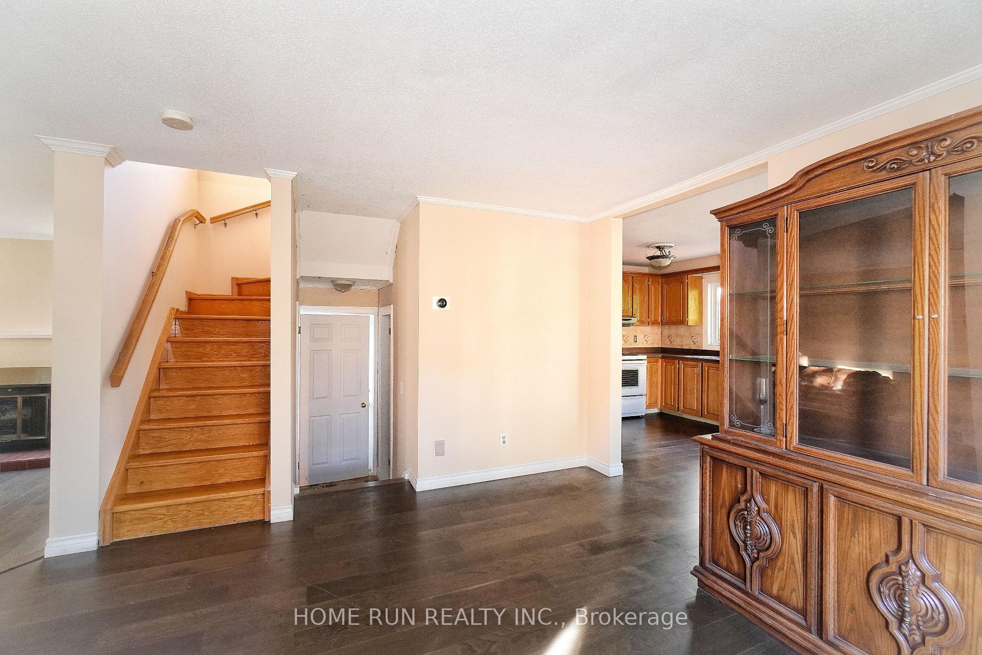 Photo 11 of 1484 Forest Valley Drive, Ottawa, Chapel Hill — HOMEH