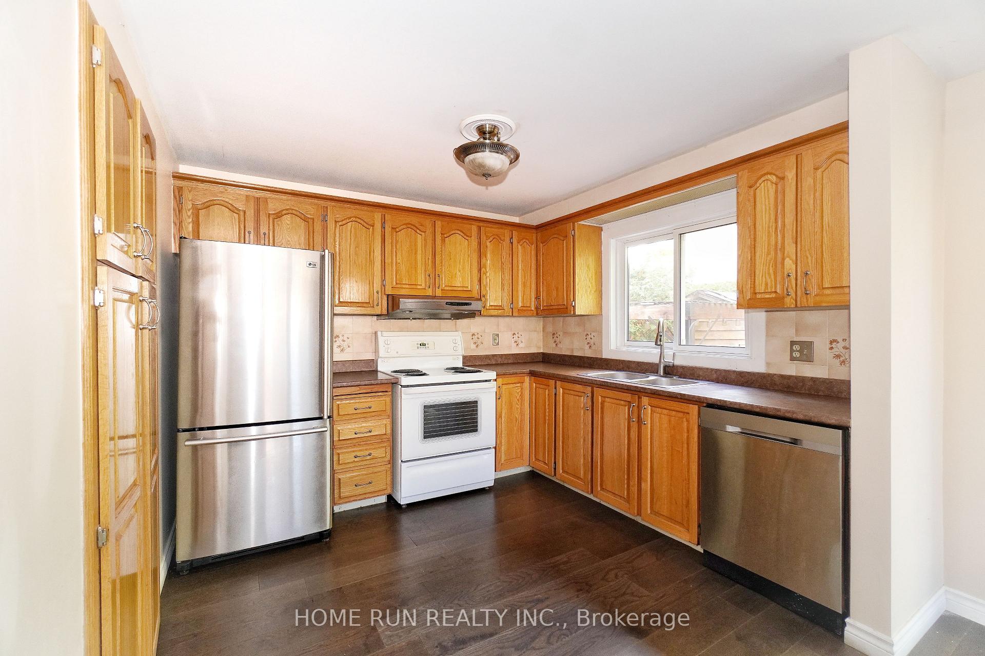 Photo 12 of 1484 Forest Valley Drive, Ottawa, Chapel Hill — HOMEH